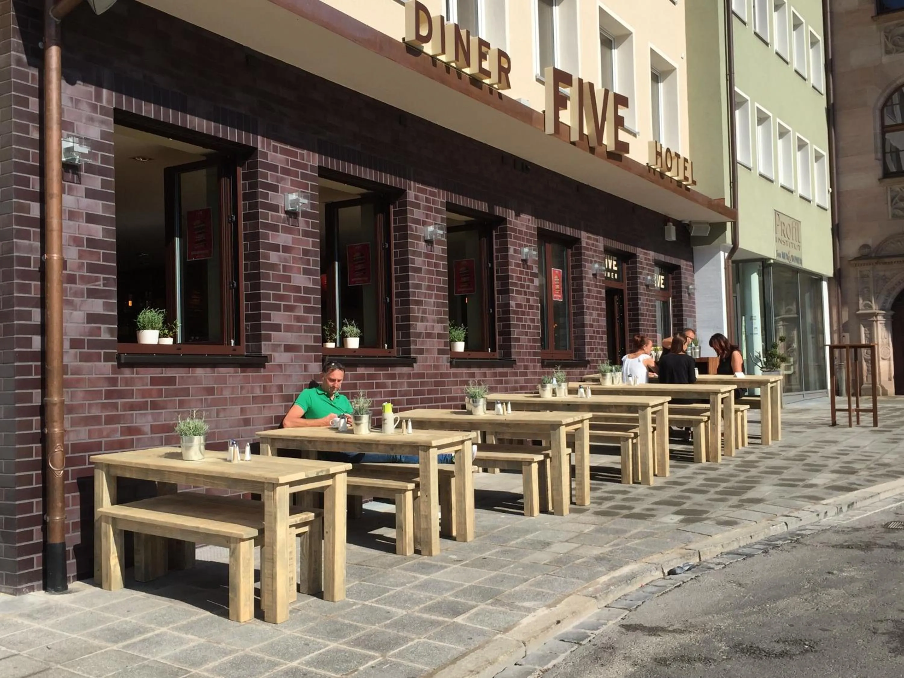 Facade/entrance in Hotel FIVE