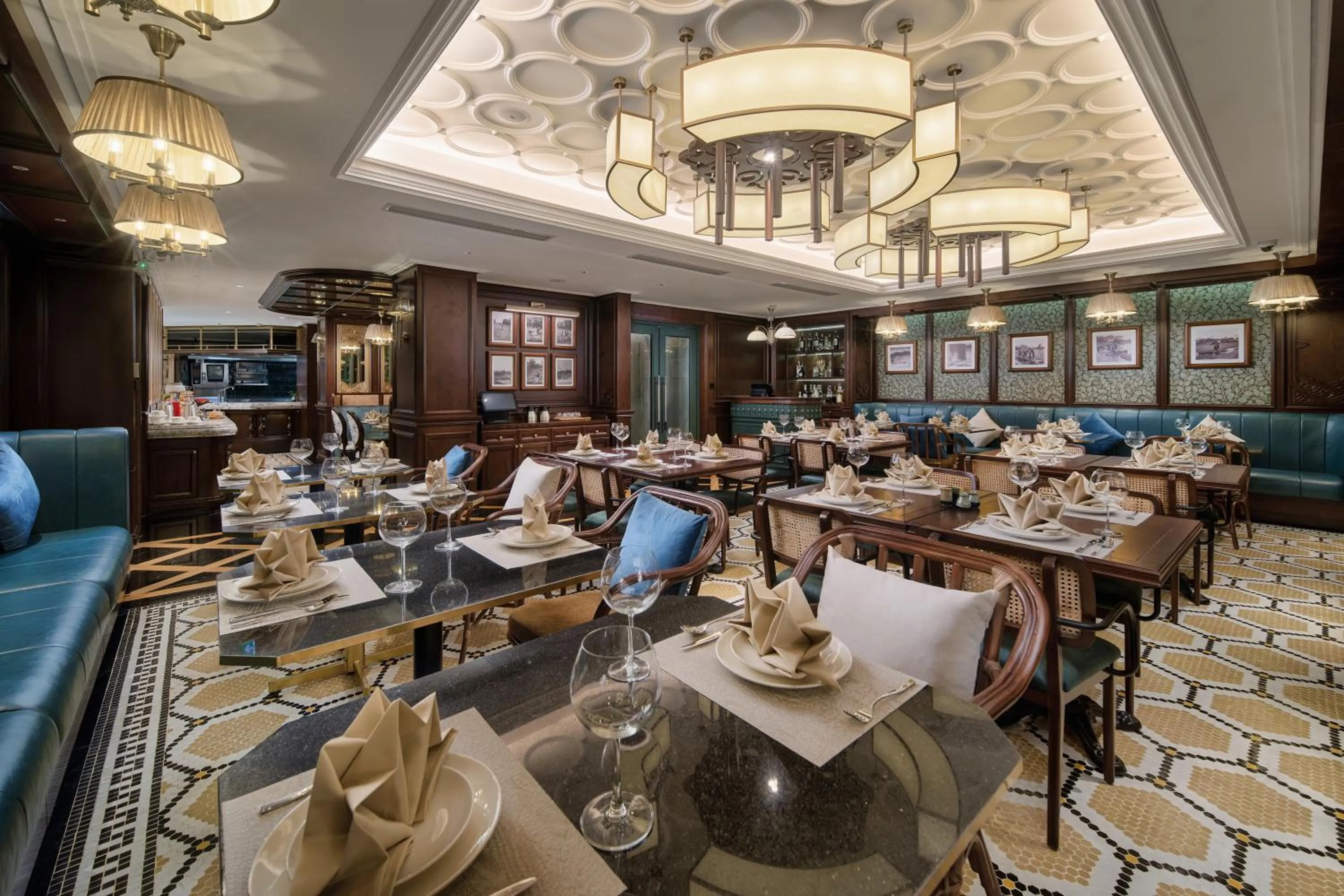 Restaurant/places to eat in Tonkin Luxury Boutique Hotel & Spa