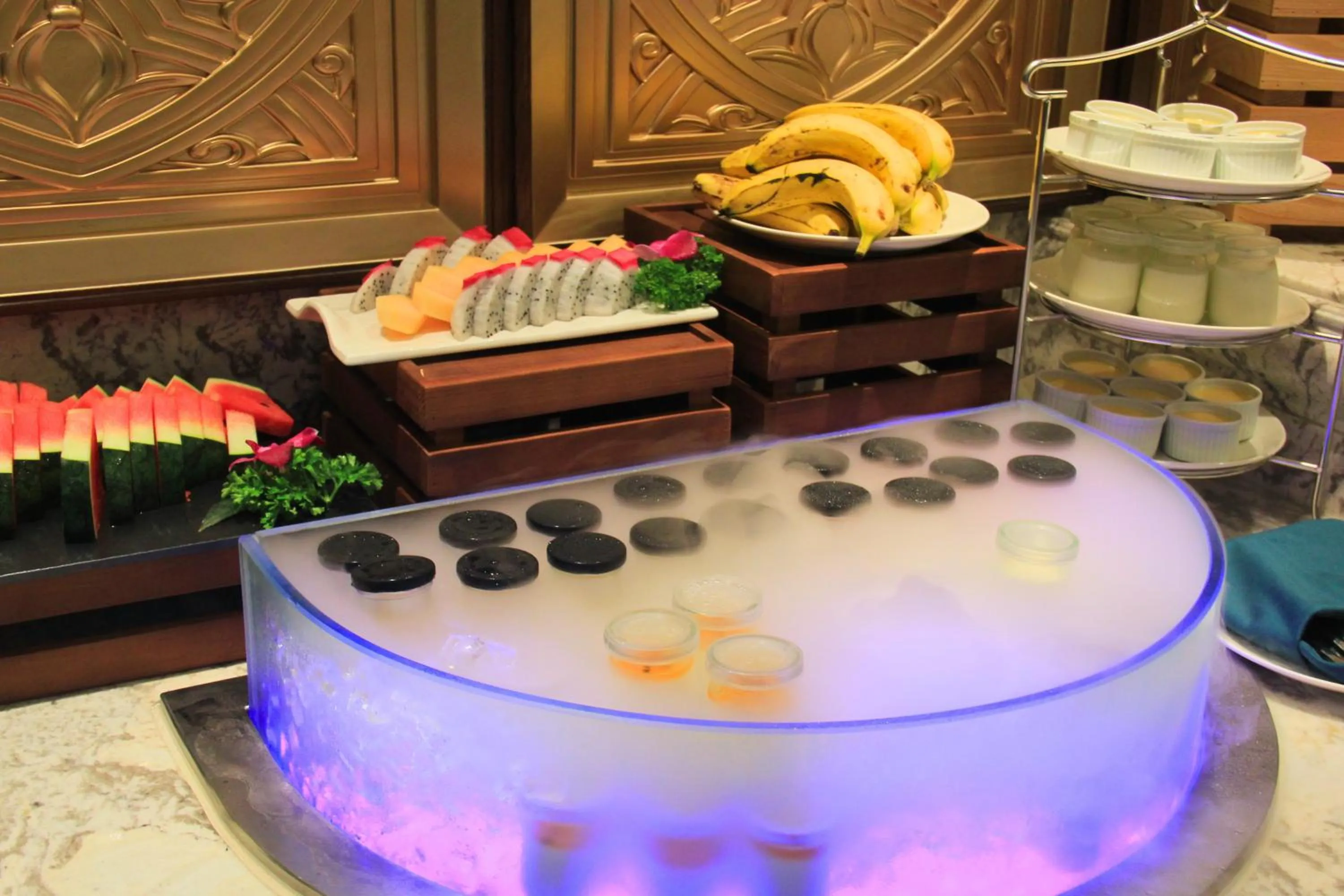 Food and drinks in Tonkin Luxury Boutique Hotel & Spa