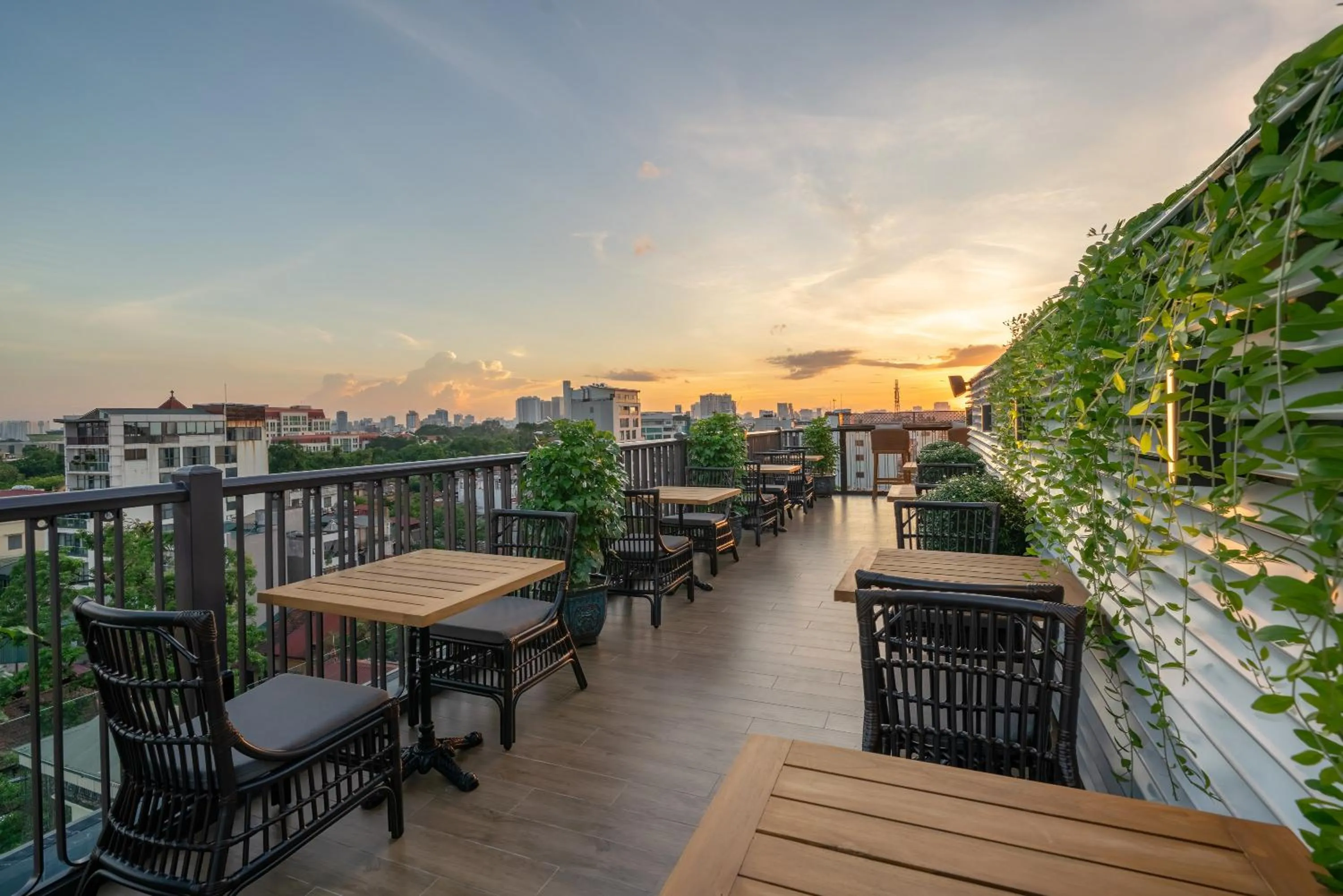 Restaurant/places to eat in Tonkin Luxury Boutique Hotel & Spa