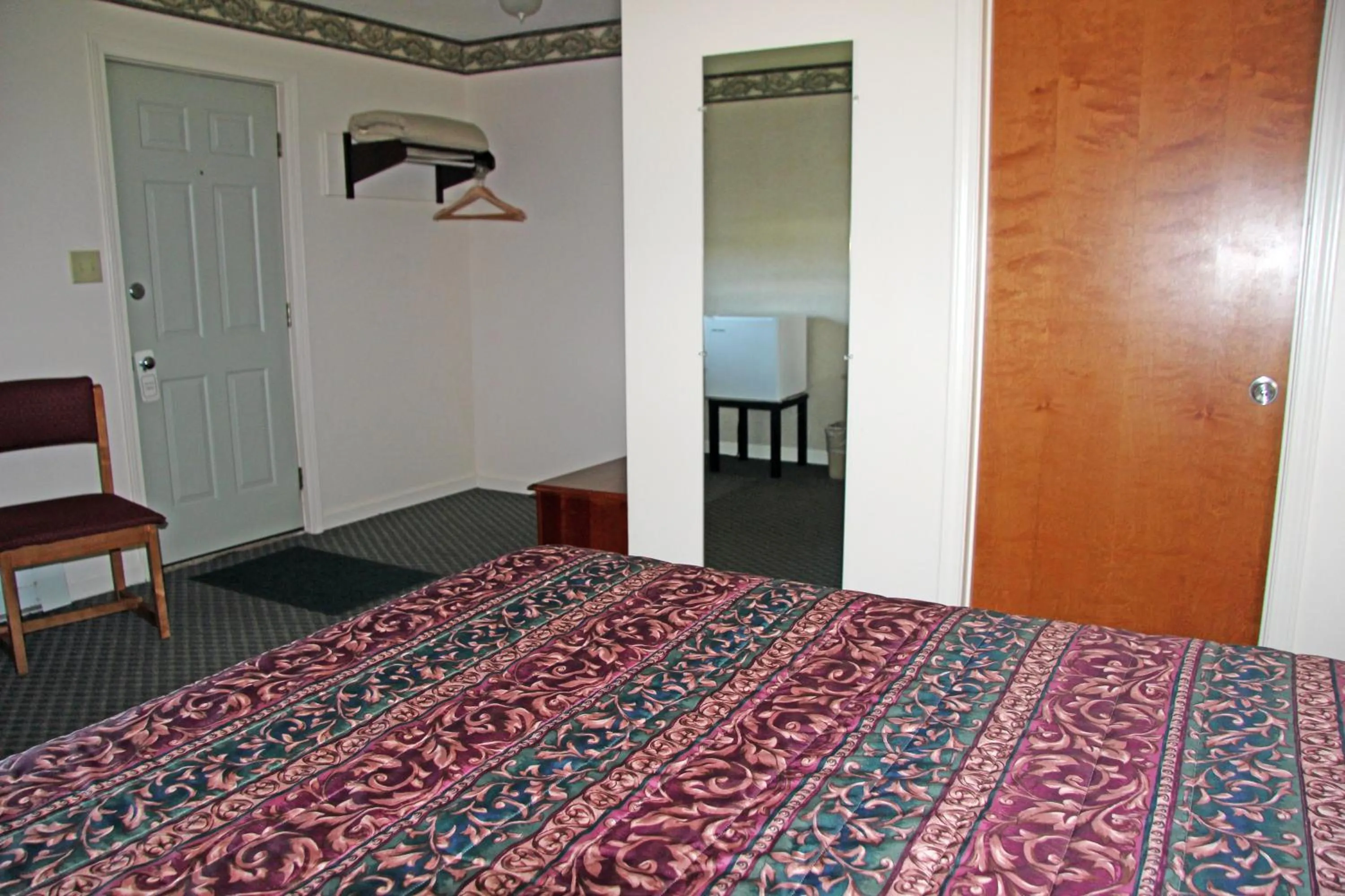 Photo of the whole room, Bed in Potsdam Inn