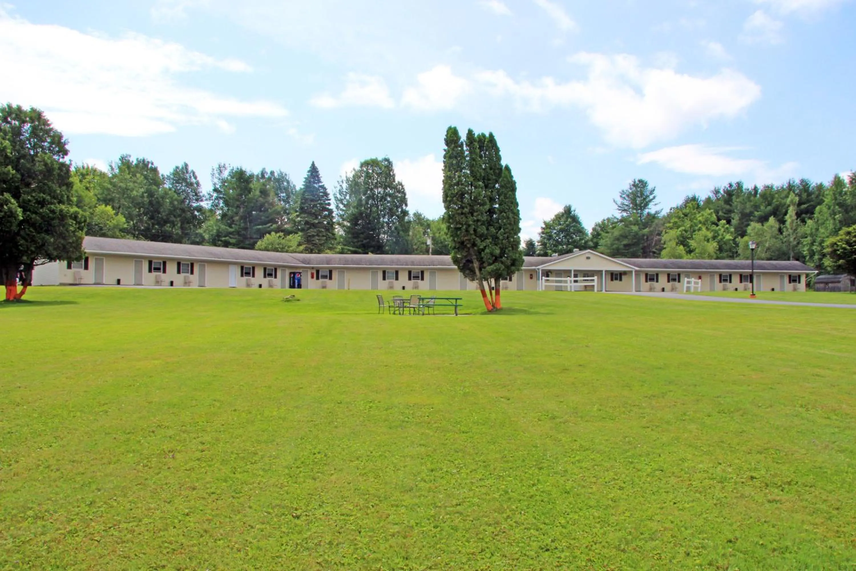 Facade/entrance in Potsdam Inn