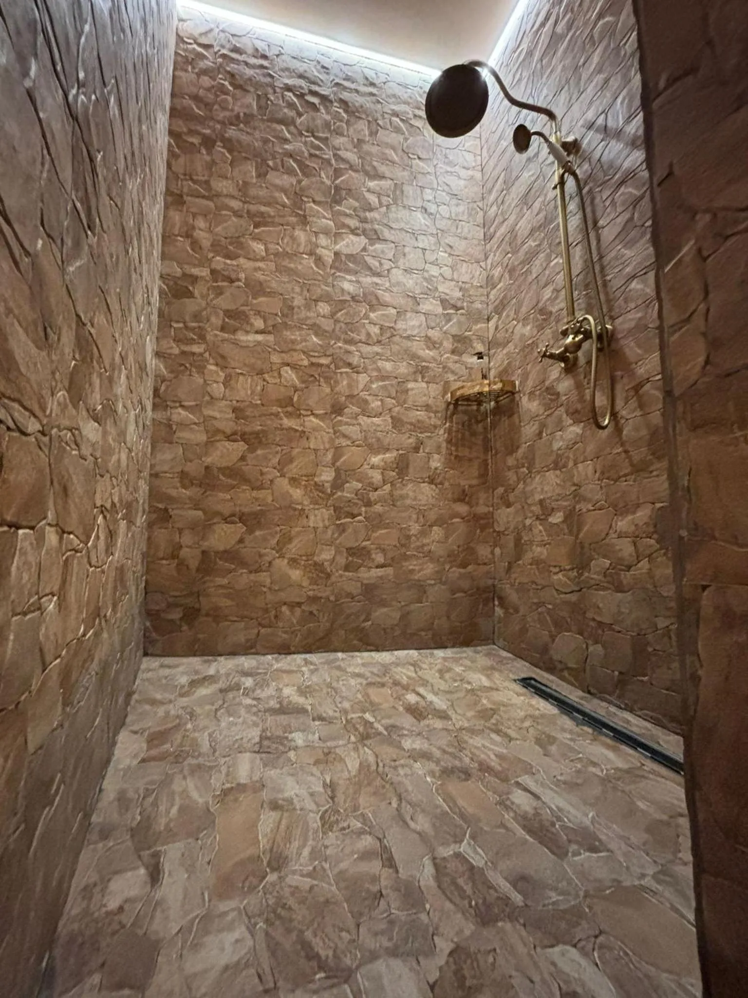 Shower in Abalú Collection Life Gran Via