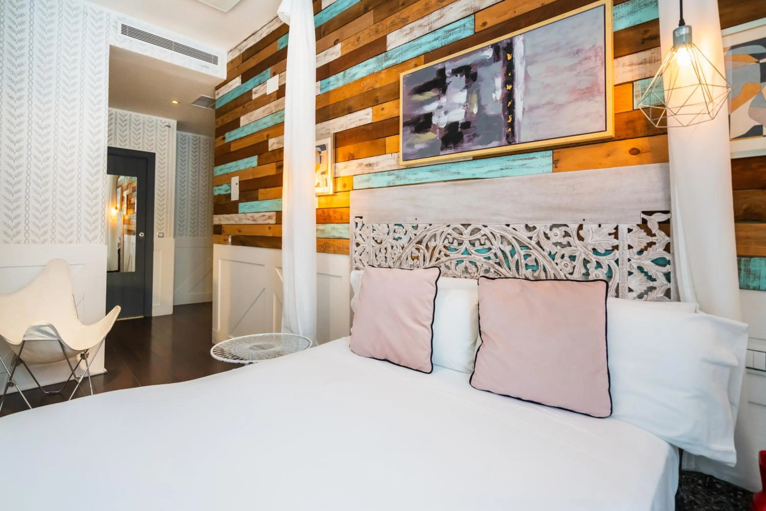 Photo of the whole room, Bed in Abalú Collection Life Gran Via