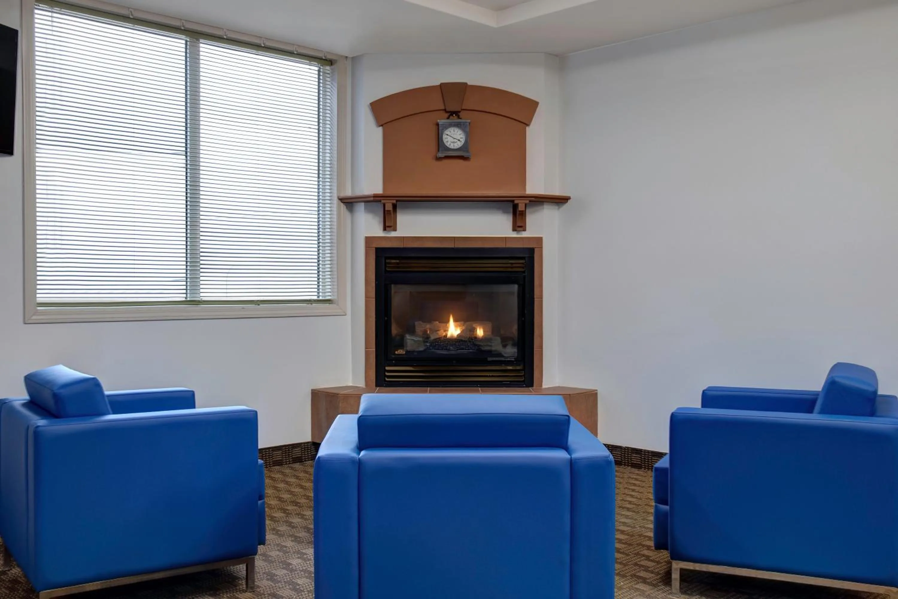Lobby or reception in Days Inn by Wyndham Whitecourt