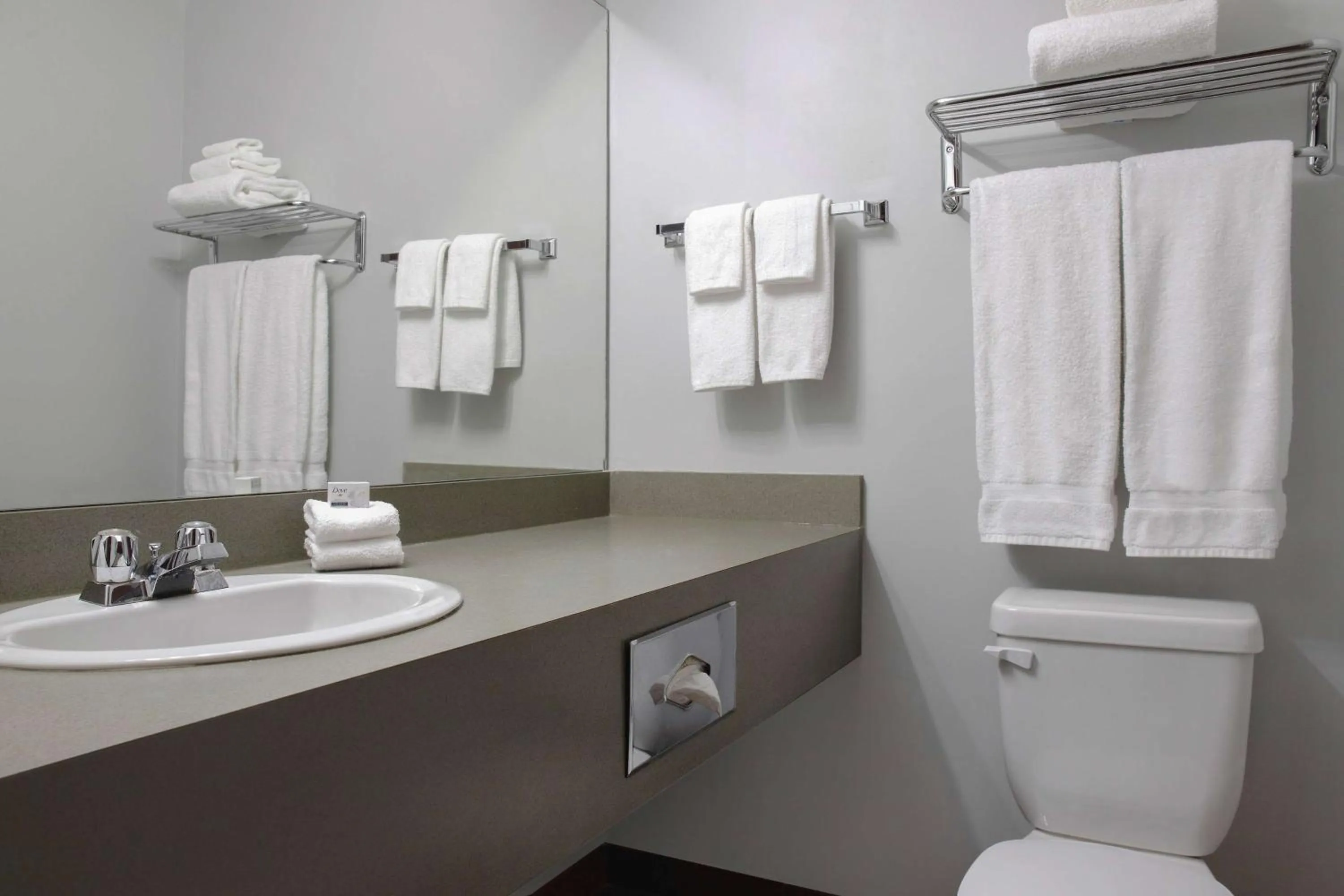 TV and multimedia in Days Inn by Wyndham Whitecourt