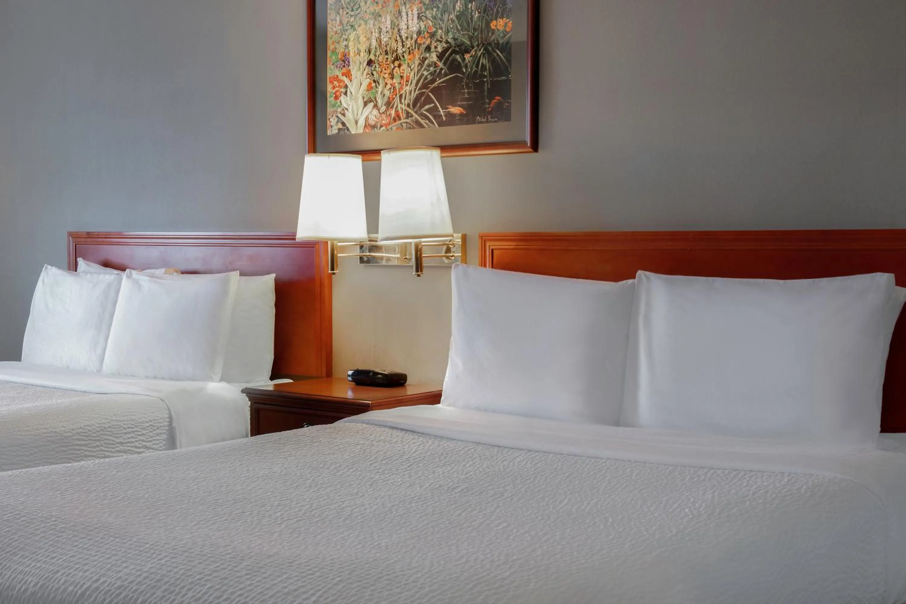 Bedroom, Bed in Days Inn by Wyndham Whitecourt