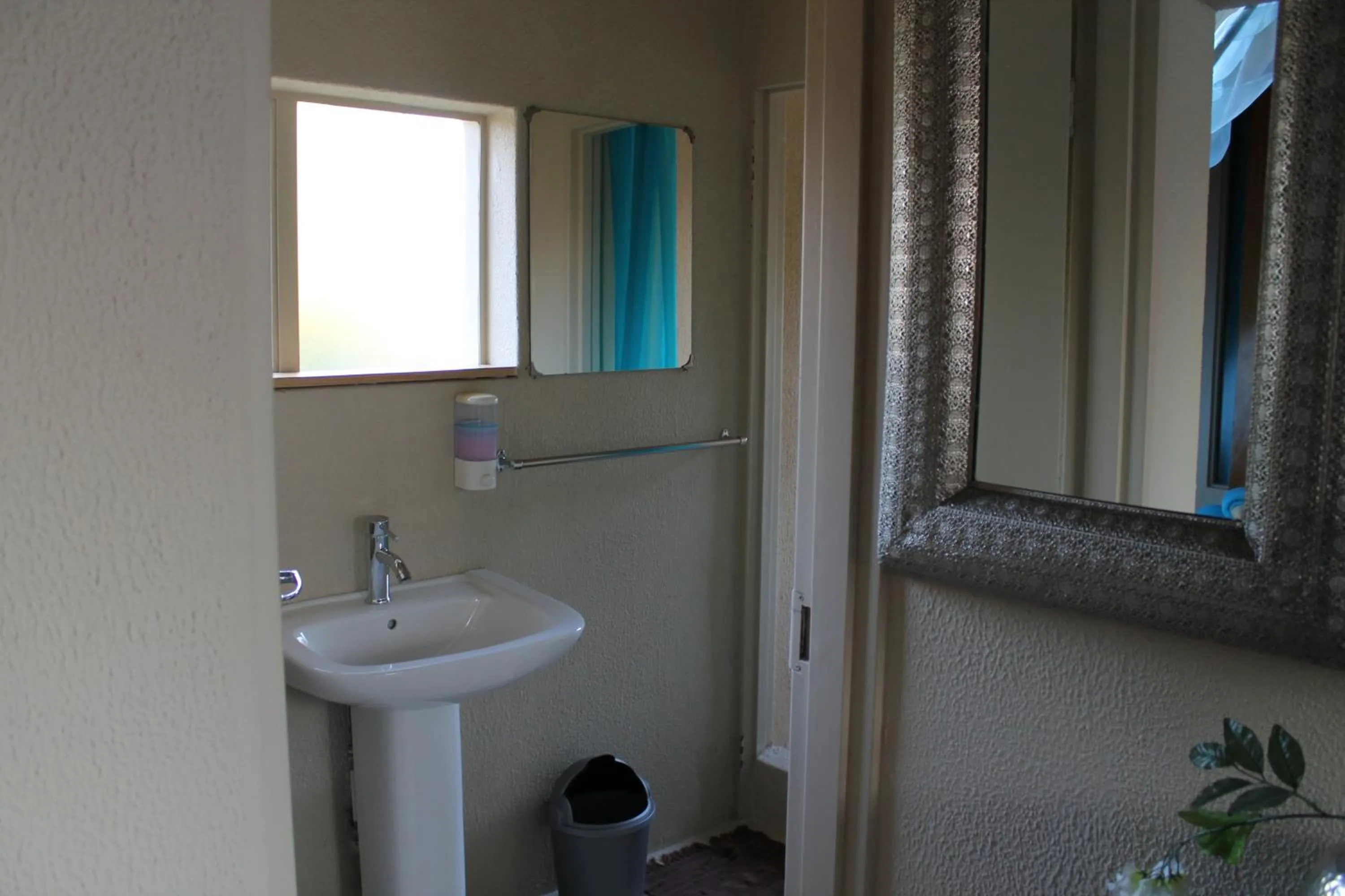 Bathroom in Pyramids Motel