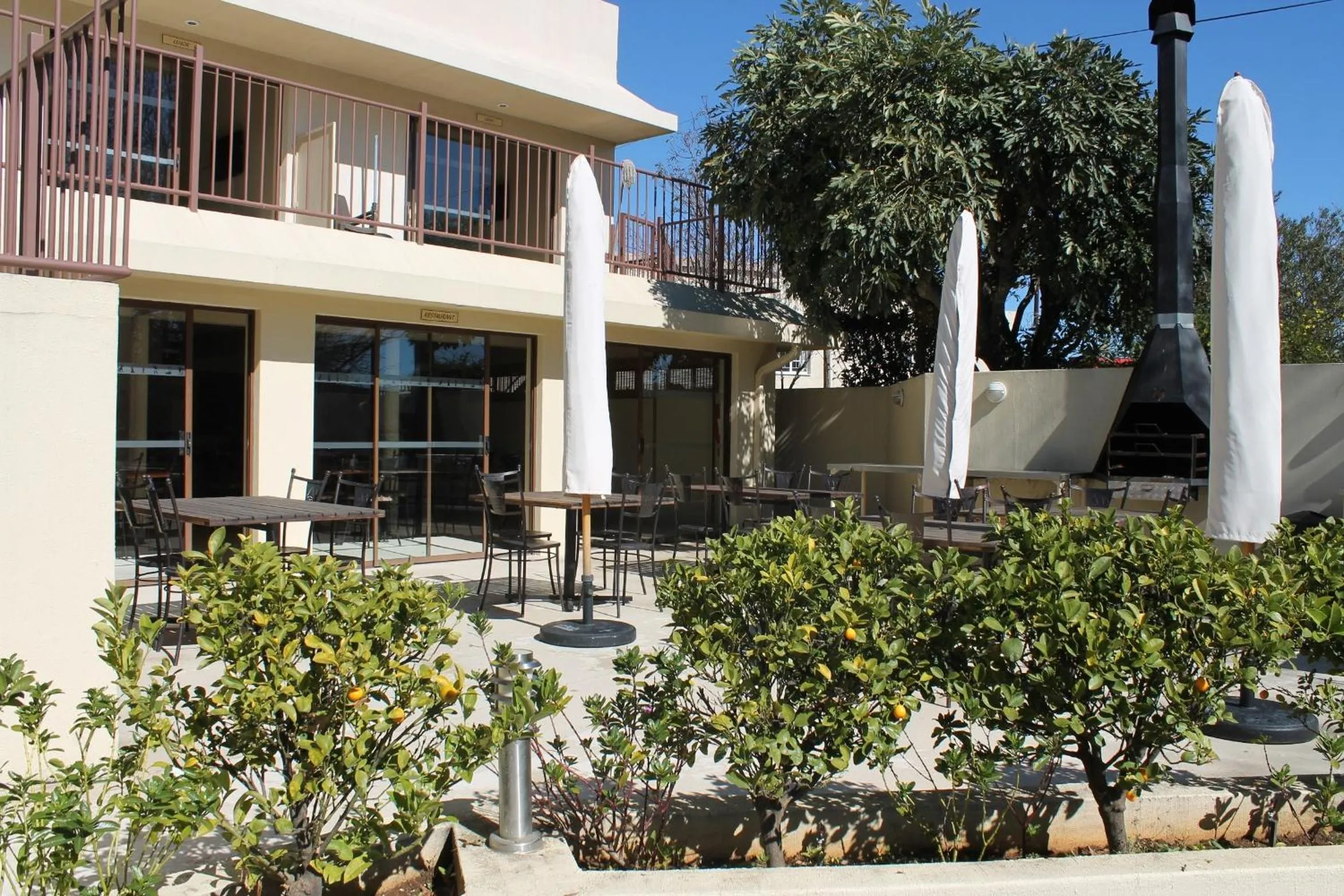 Restaurant/places to eat in Pyramids Motel