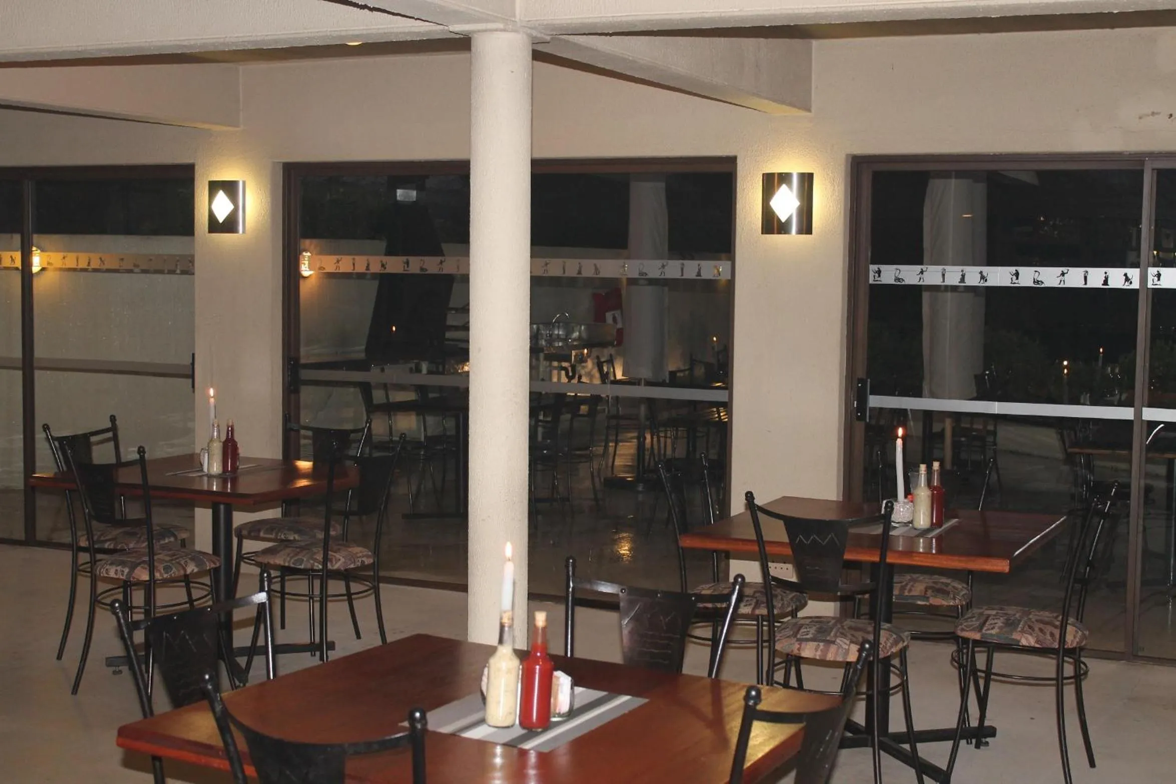 Restaurant/places to eat in Pyramids Motel