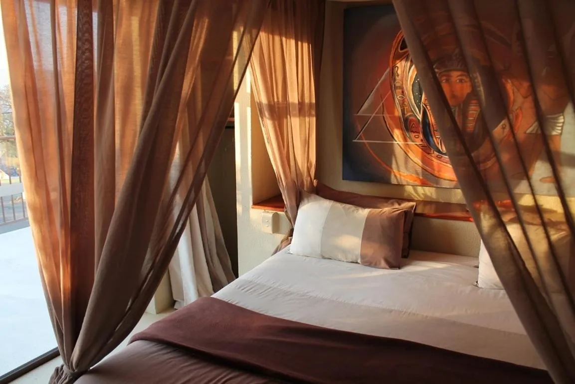 Bed in Pyramids Motel