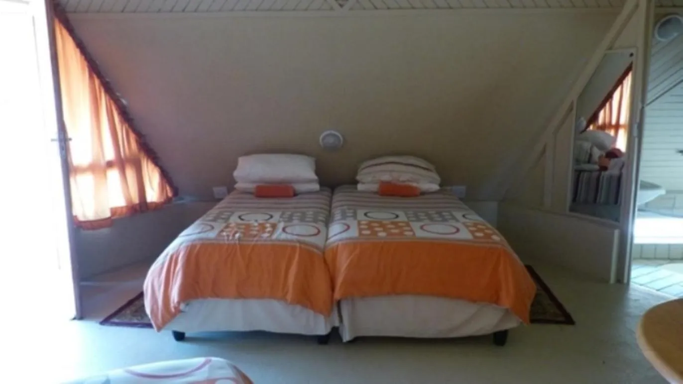 Bed in Pyramids Motel