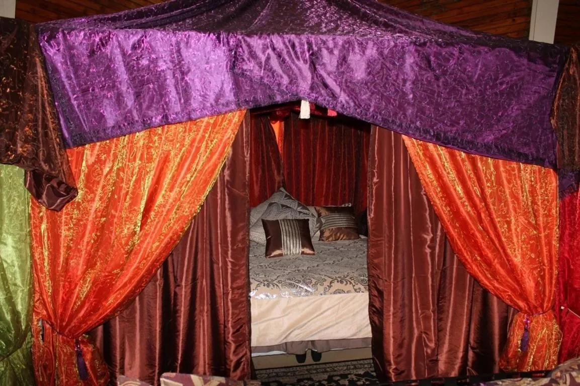 Bed in Pyramids Motel