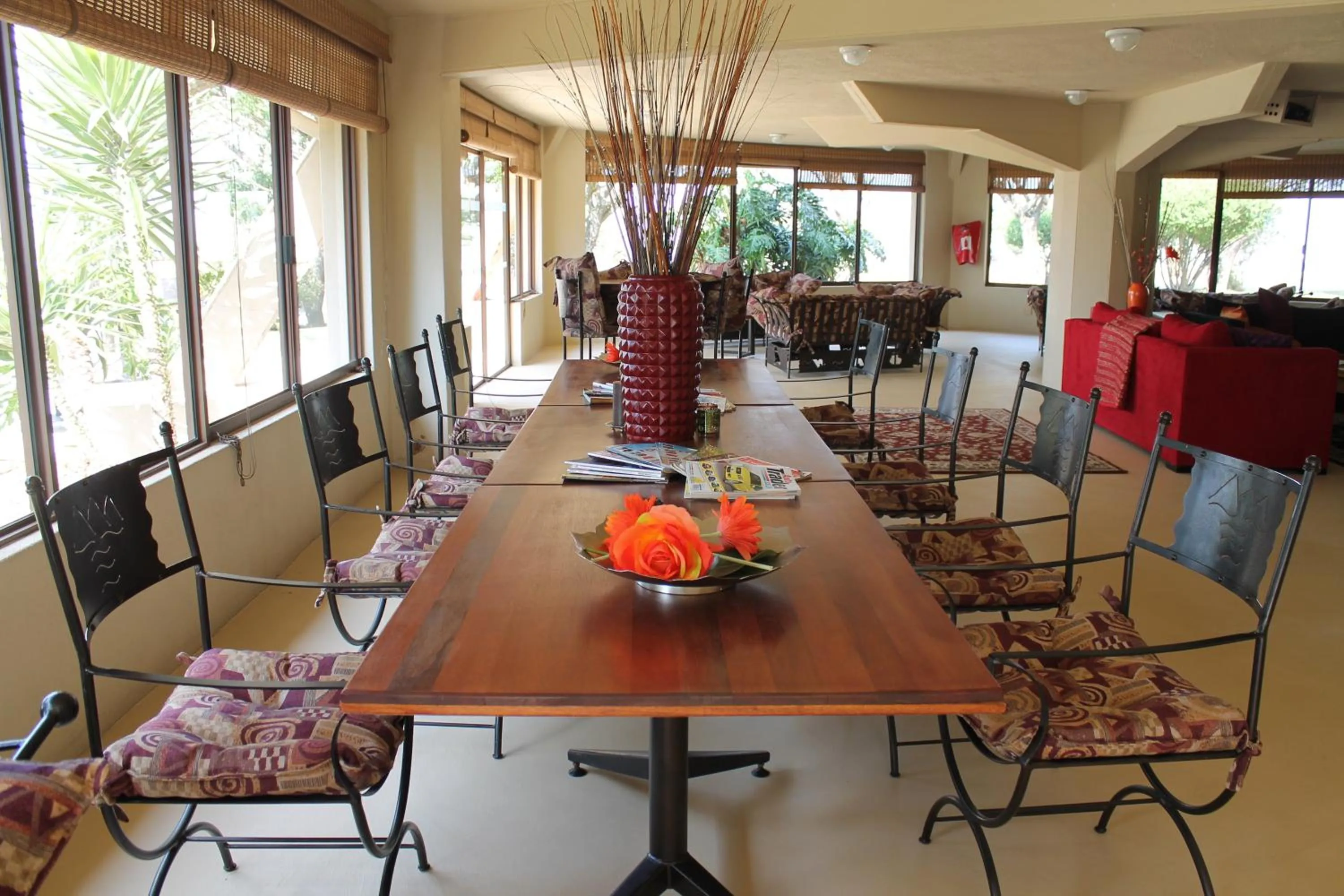 Lounge or bar in Pyramids Motel