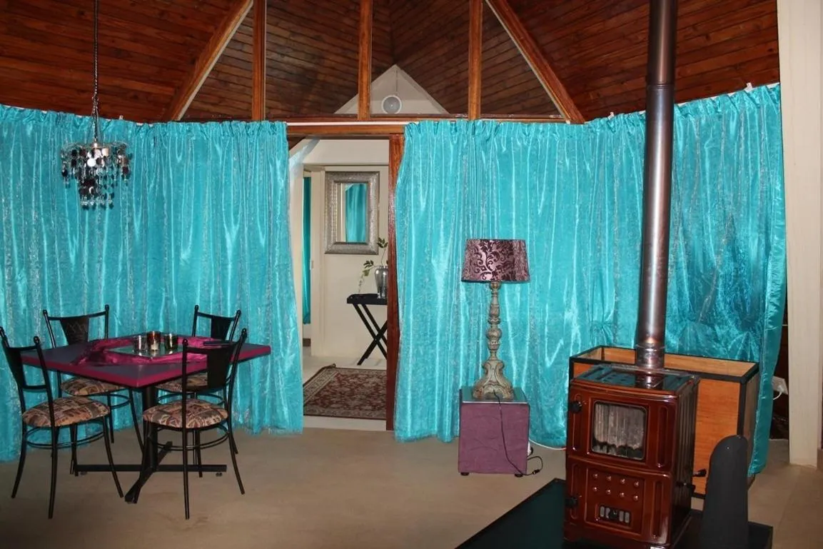 Seating area in Pyramids Motel