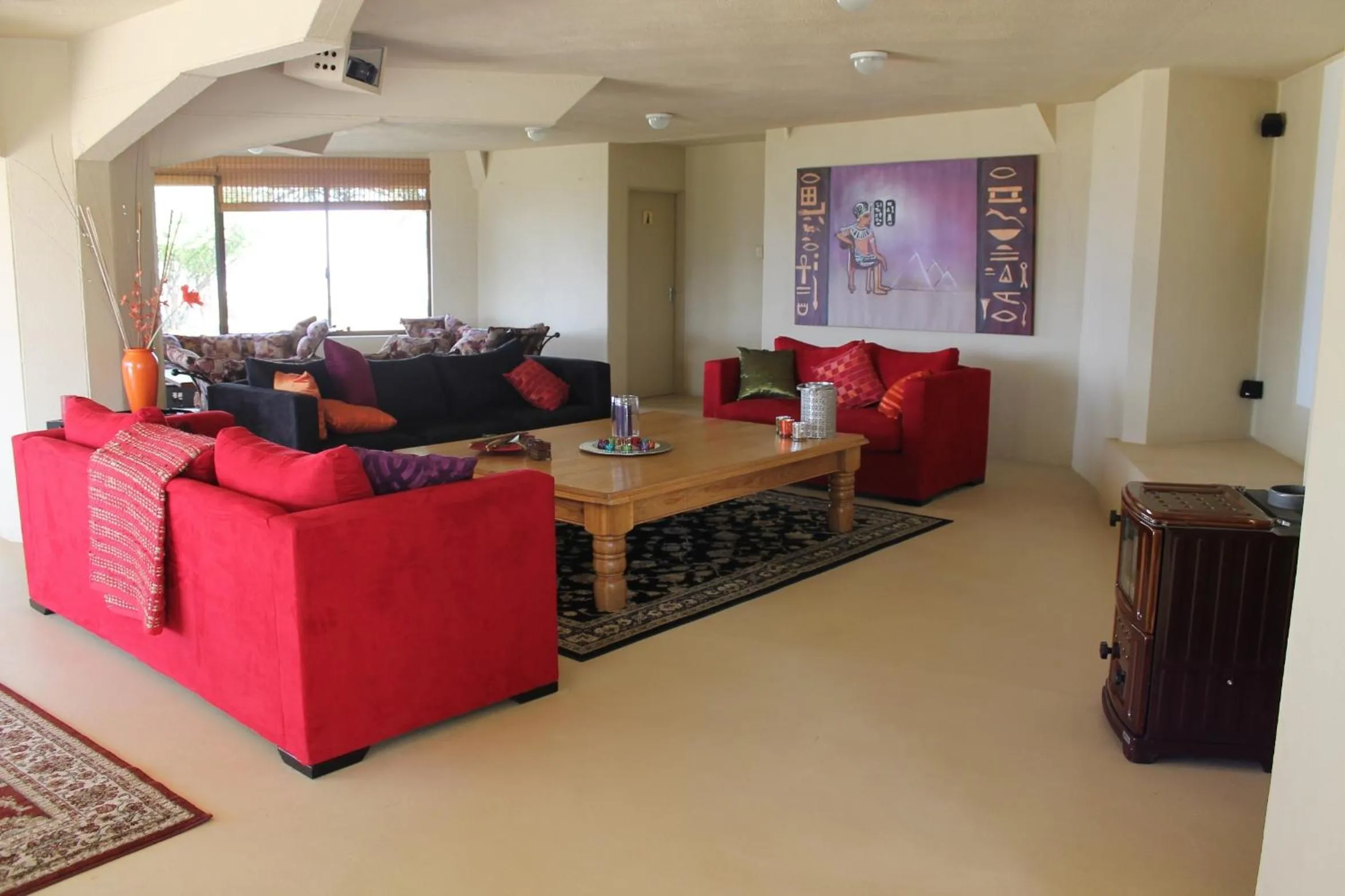 Communal lounge/ TV room in Pyramids Motel