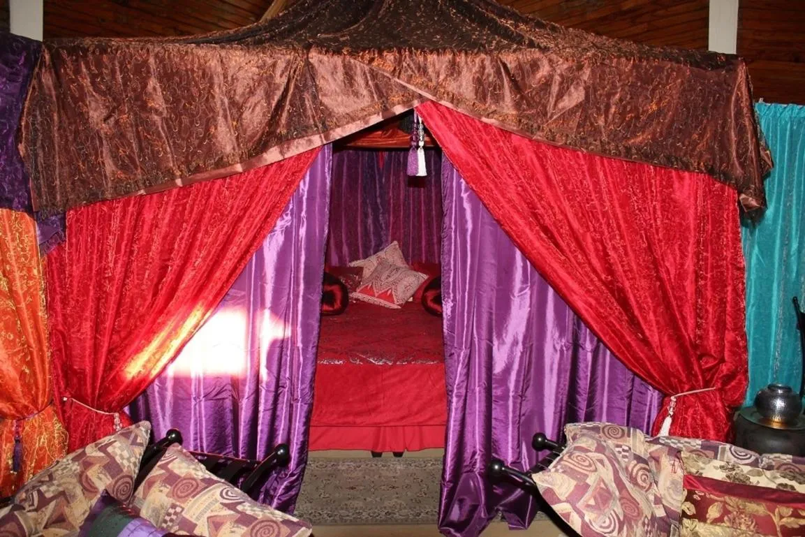 Bed in Pyramids Motel