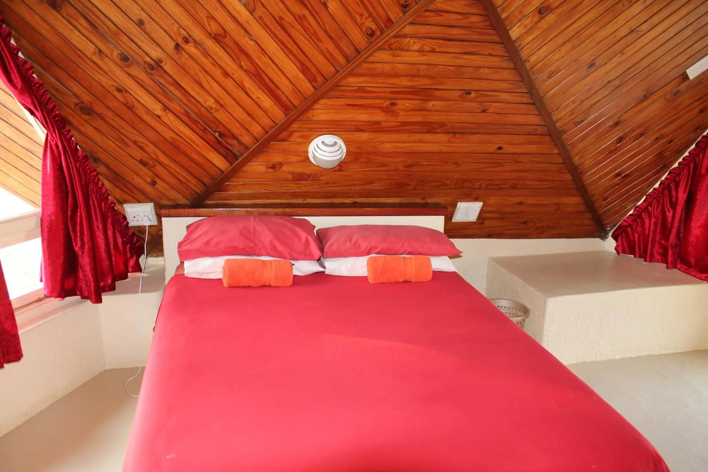 Bed in Pyramids Motel