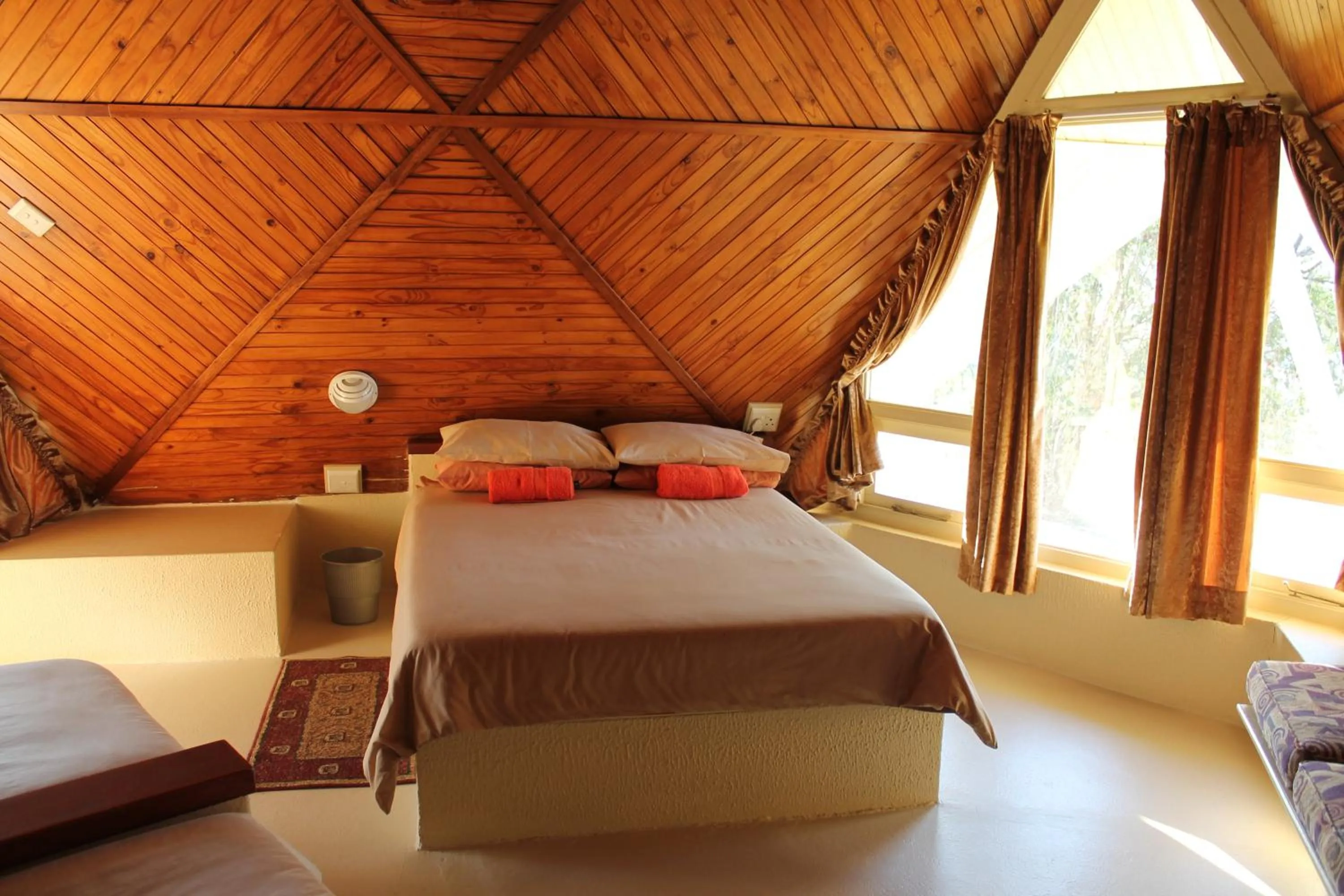 Bed in Pyramids Motel