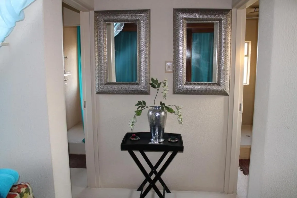 Bathroom in Pyramids Motel