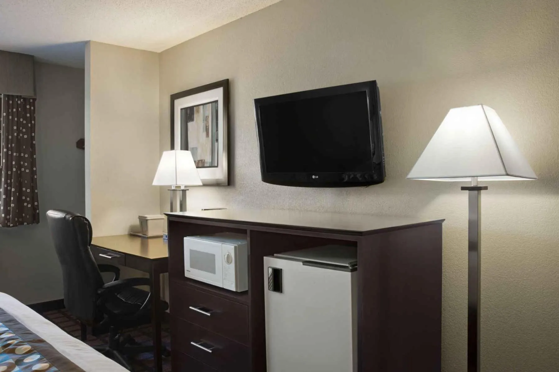 TV and multimedia in Super 8 by Wyndham Whitewater WI