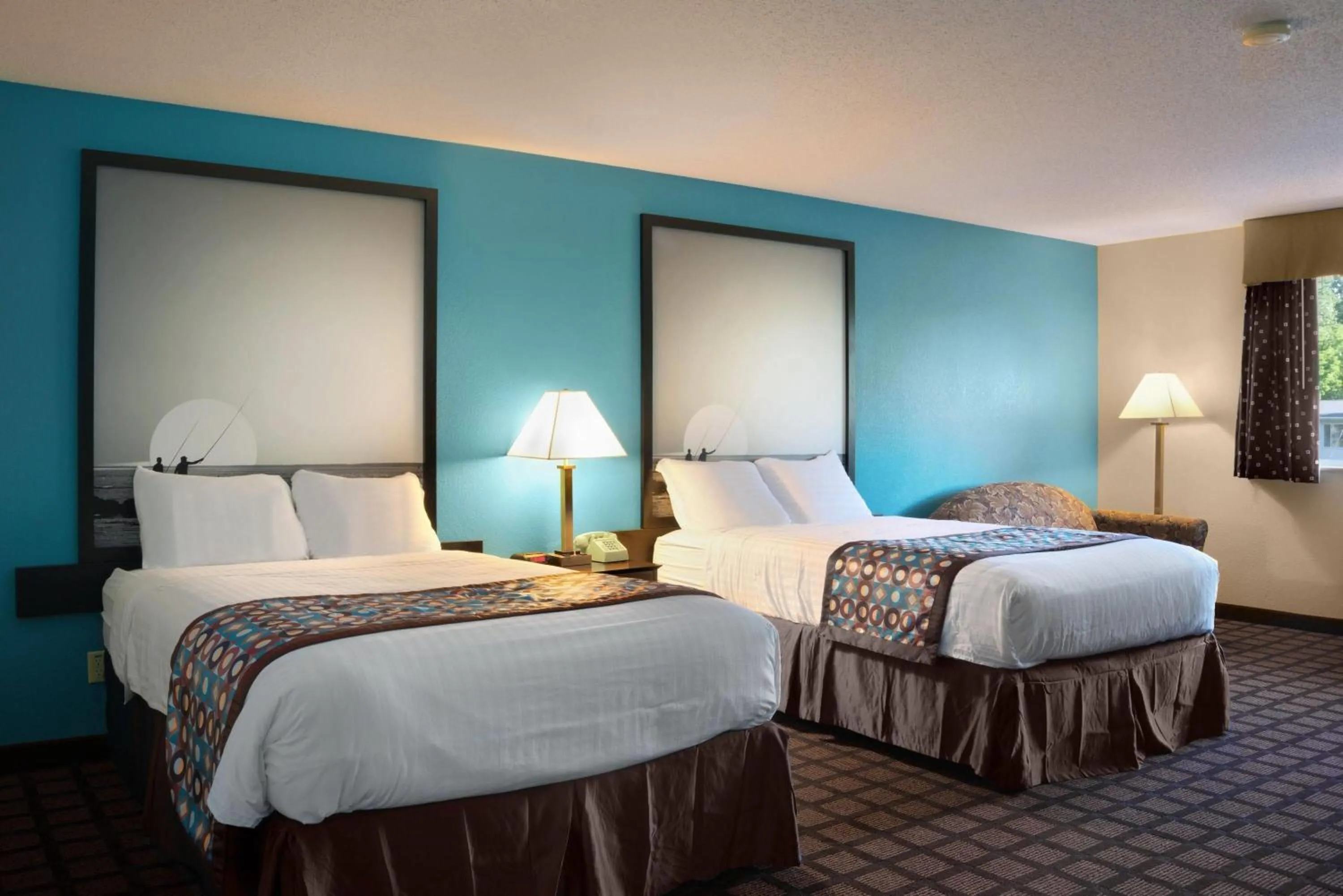 Photo of the whole room, Bed in Super 8 by Wyndham Whitewater WI