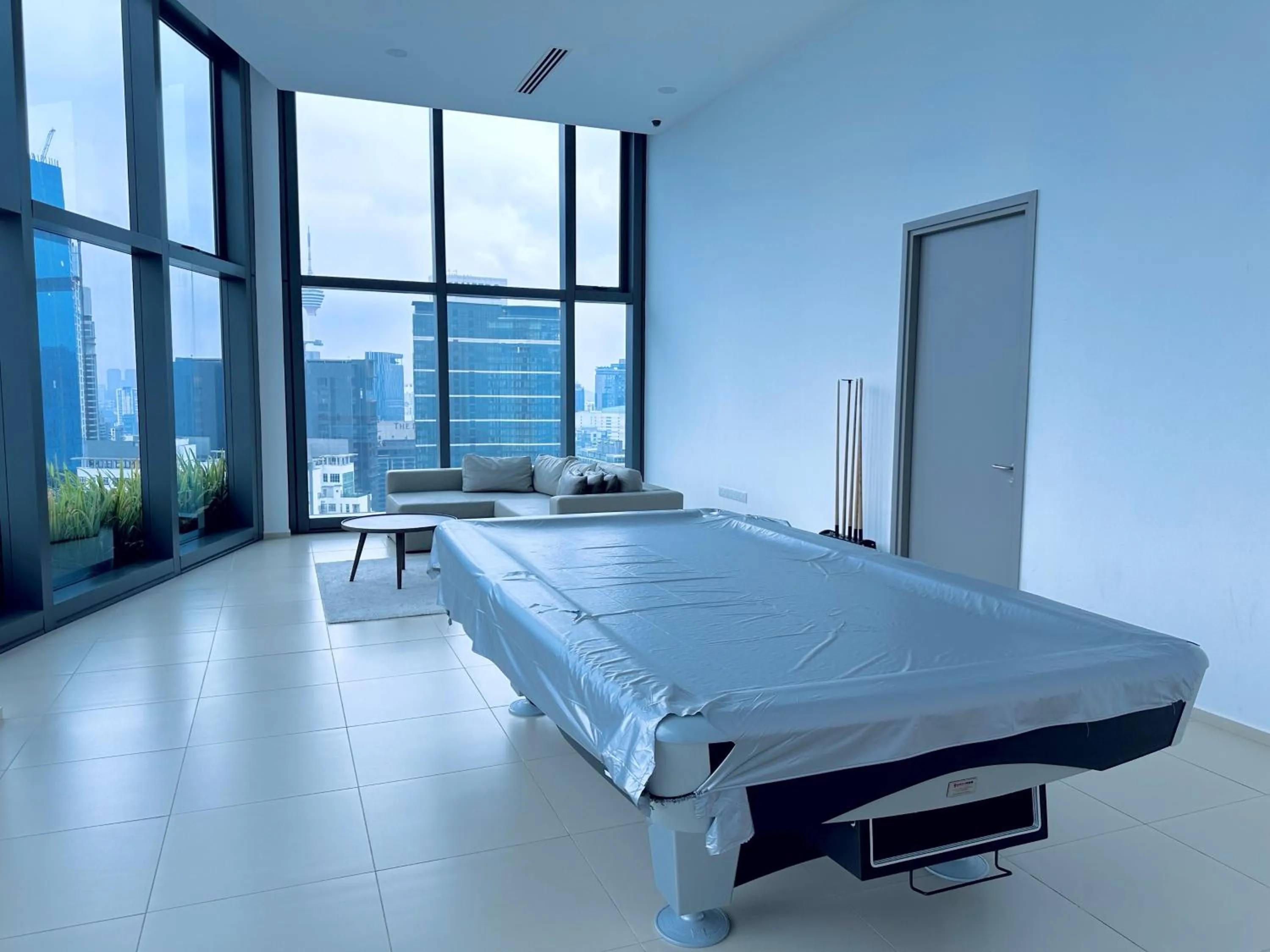 Game Room in Eaton Residences By Luna