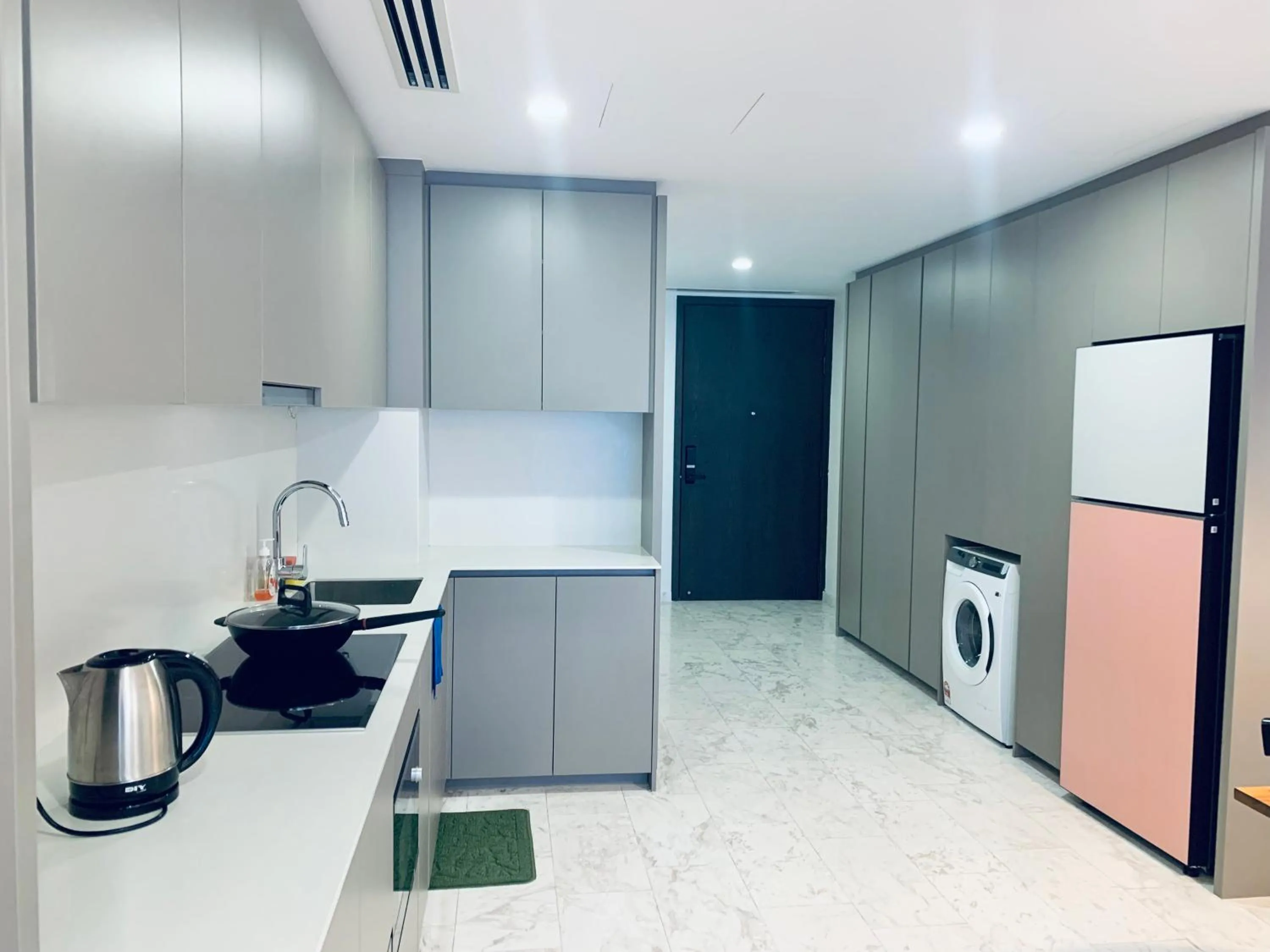 Kitchen or kitchenette in Eaton Residences By Luna