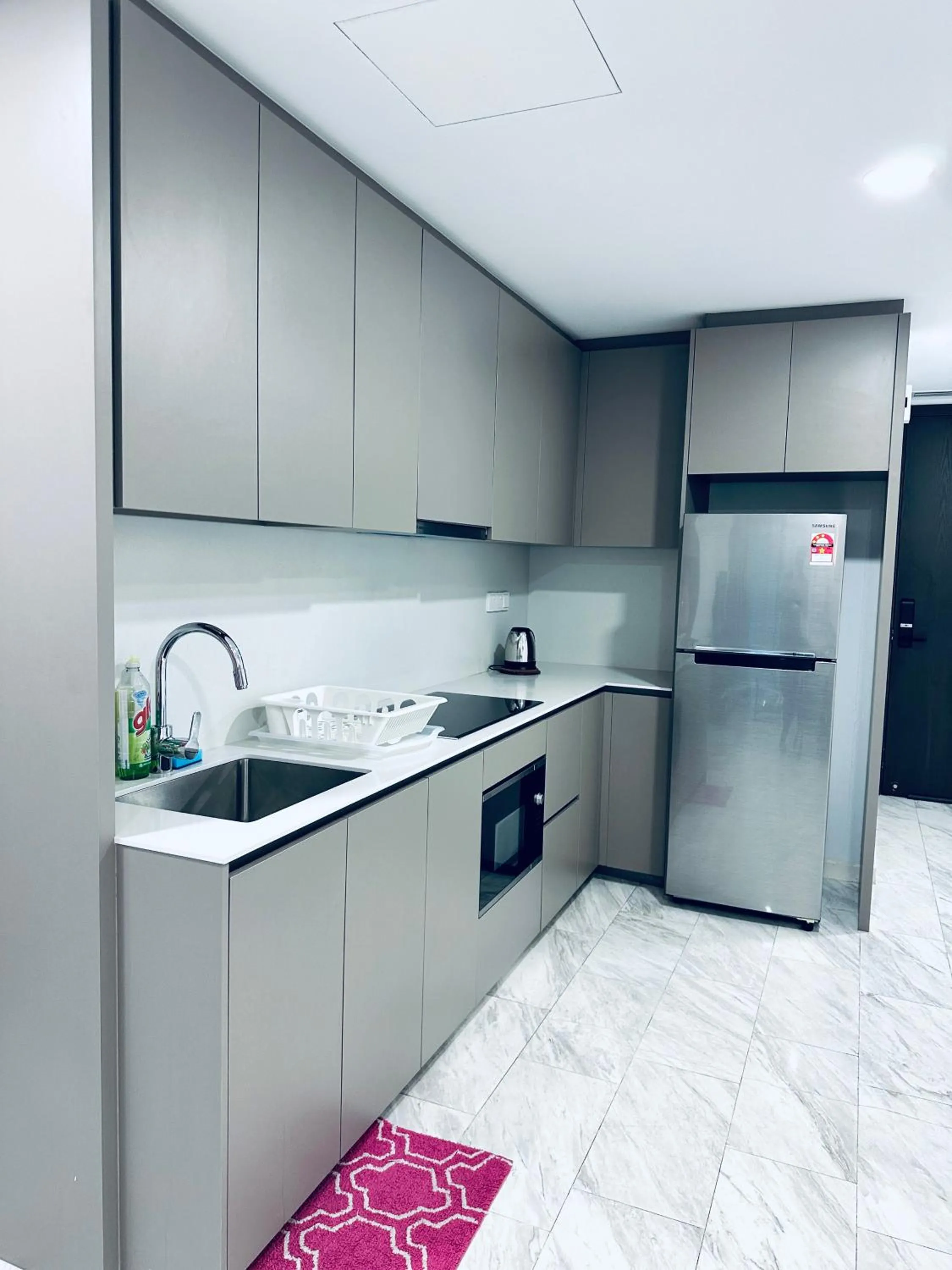 Kitchen or kitchenette in Eaton Residences By Luna