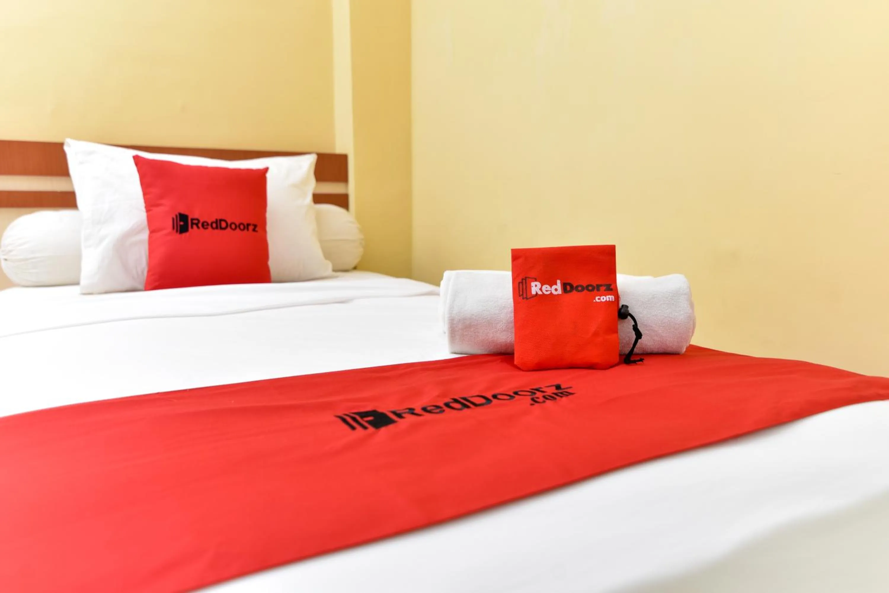 Bedroom, Bed in RedDoorz Plus near Mall Bali Galeria 2