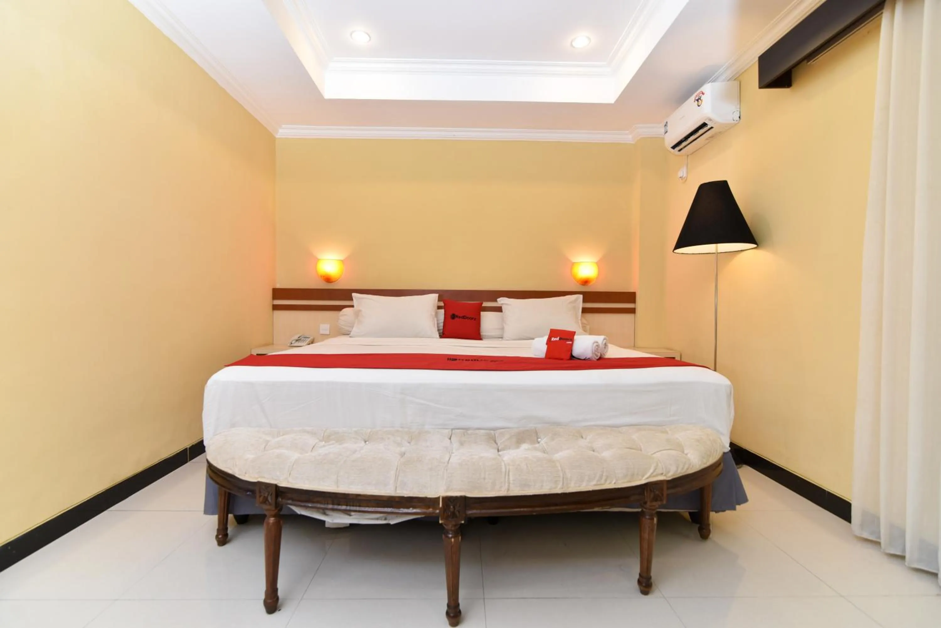Bedroom, Bed in RedDoorz Plus near Mall Bali Galeria 2