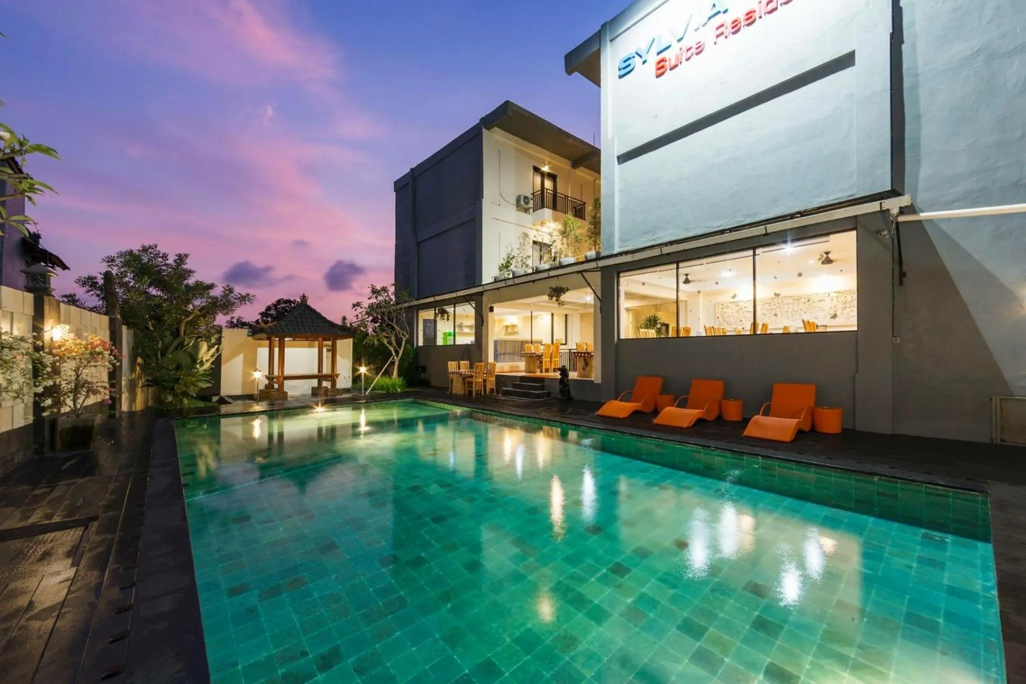 Swimming pool in RedDoorz Plus near Mall Bali Galeria 2