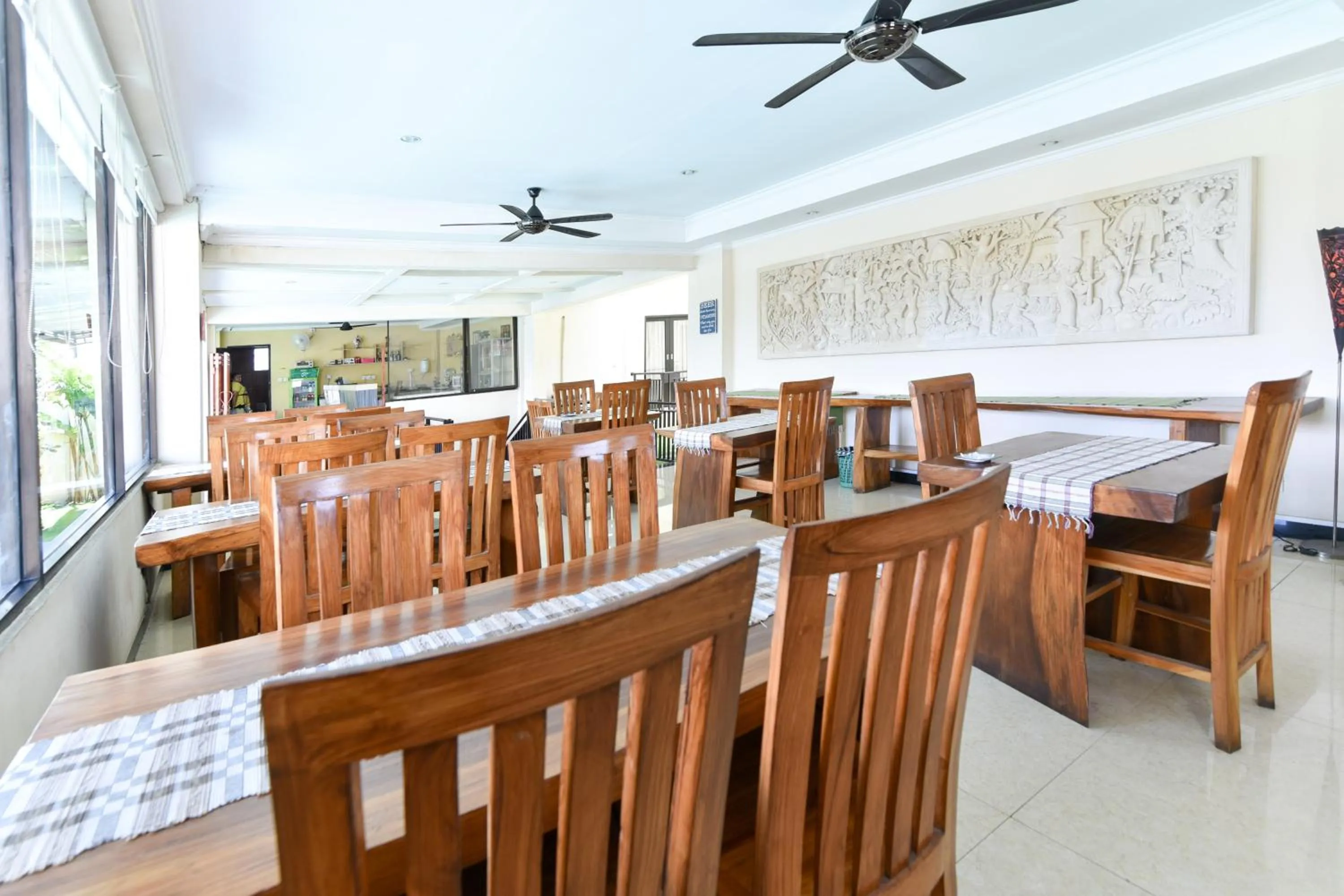 Restaurant/places to eat in RedDoorz Plus near Mall Bali Galeria 2