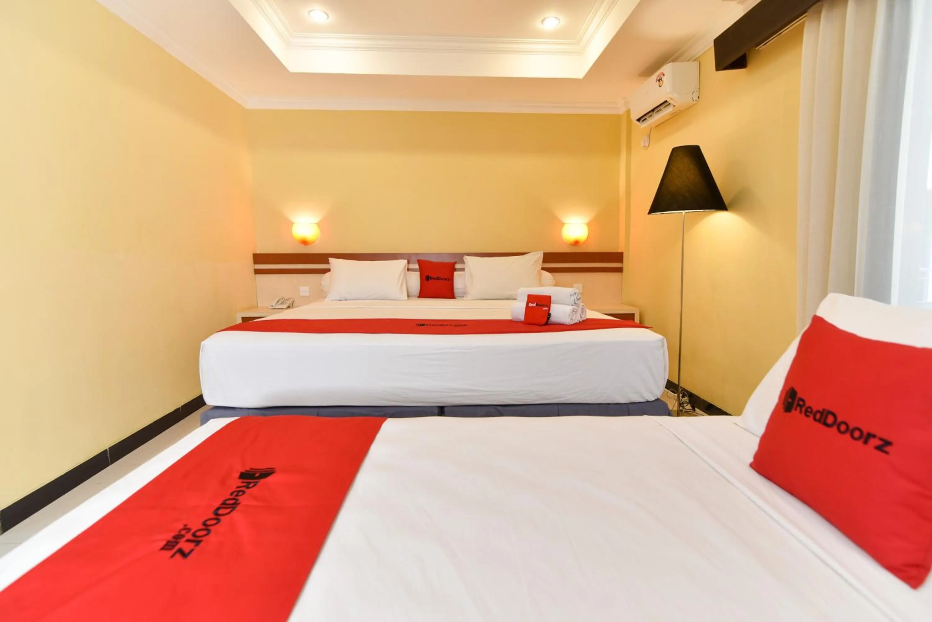 Bedroom, Bed in RedDoorz Plus near Mall Bali Galeria 2