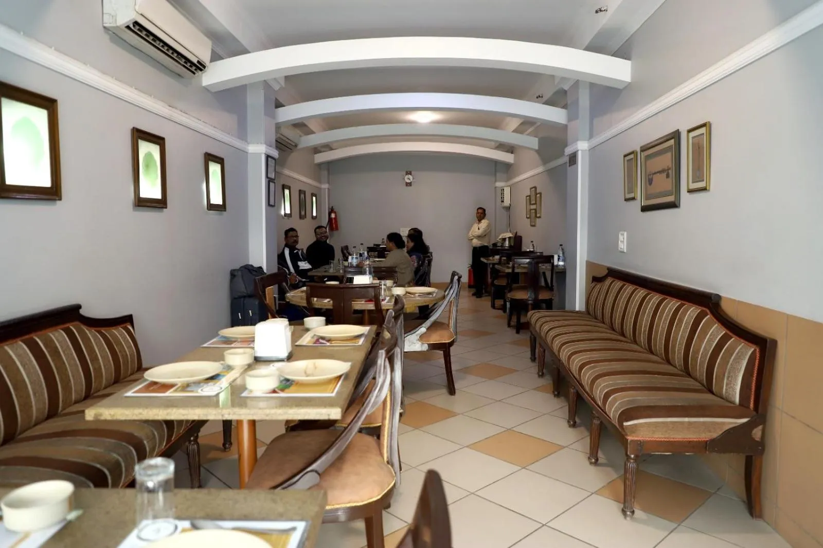 Restaurant/places to eat in Airport Hotel