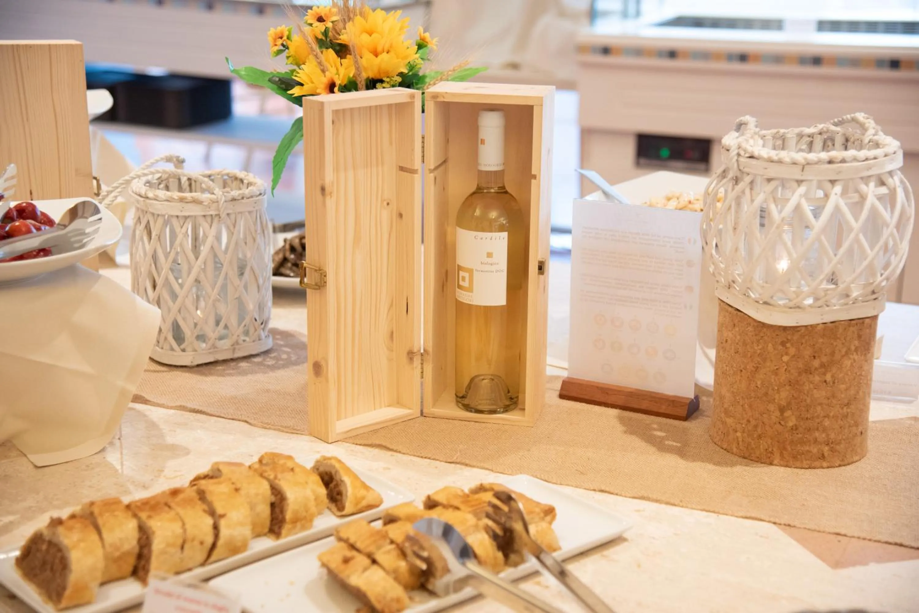 Restaurant/places to eat in Hotel Santa Gilla