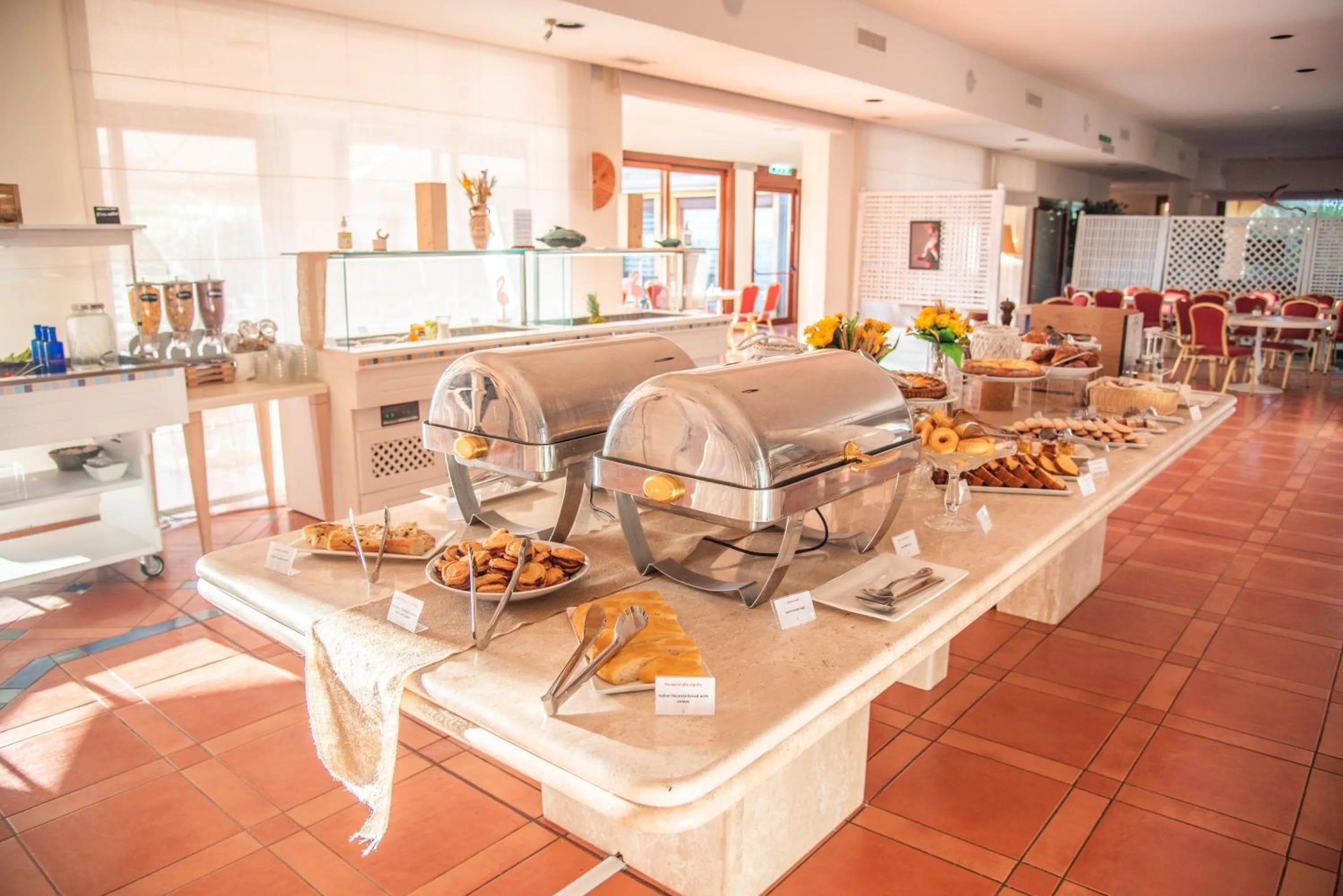 Restaurant/places to eat in Hotel Santa Gilla