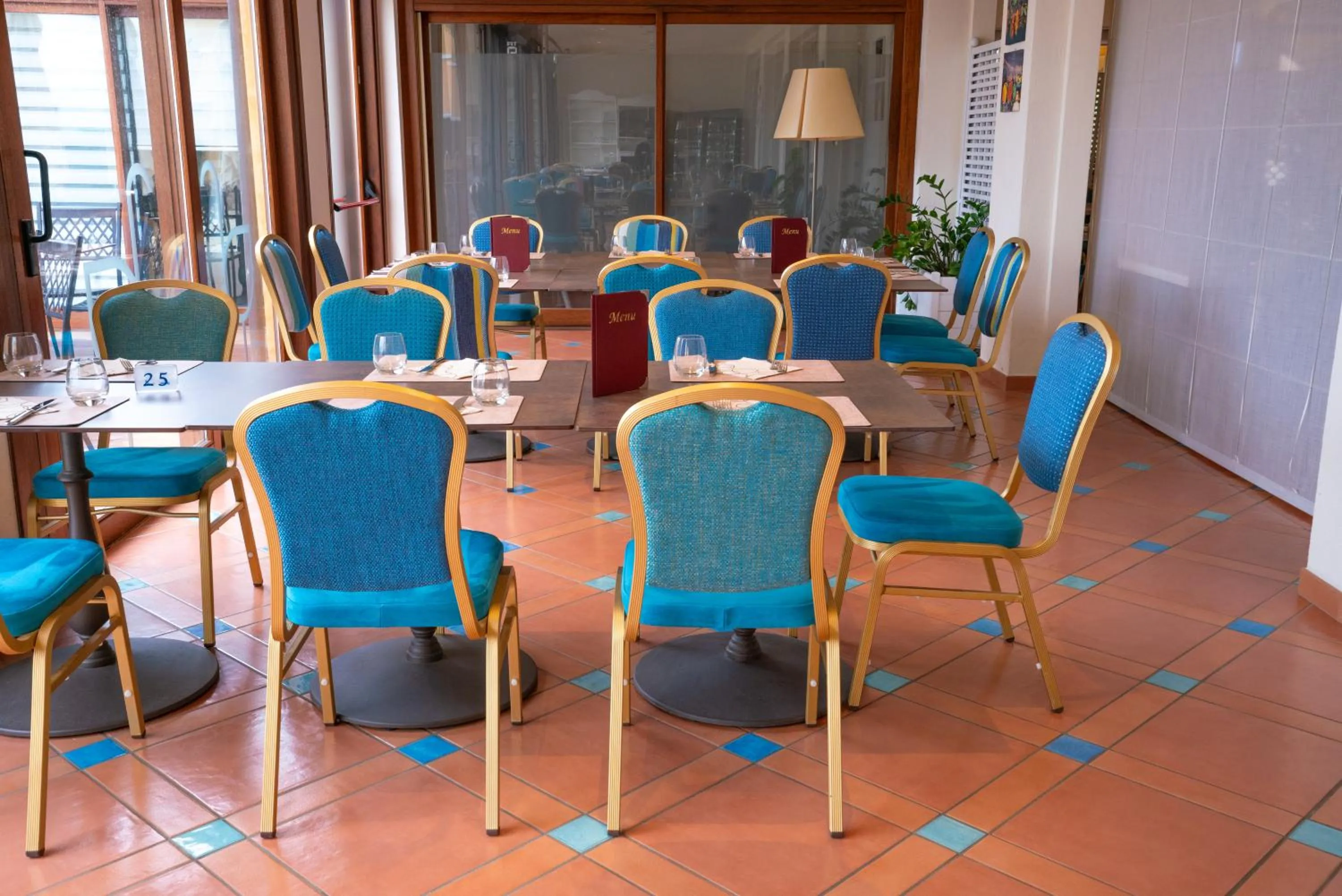 Restaurant/places to eat in Hotel Santa Gilla