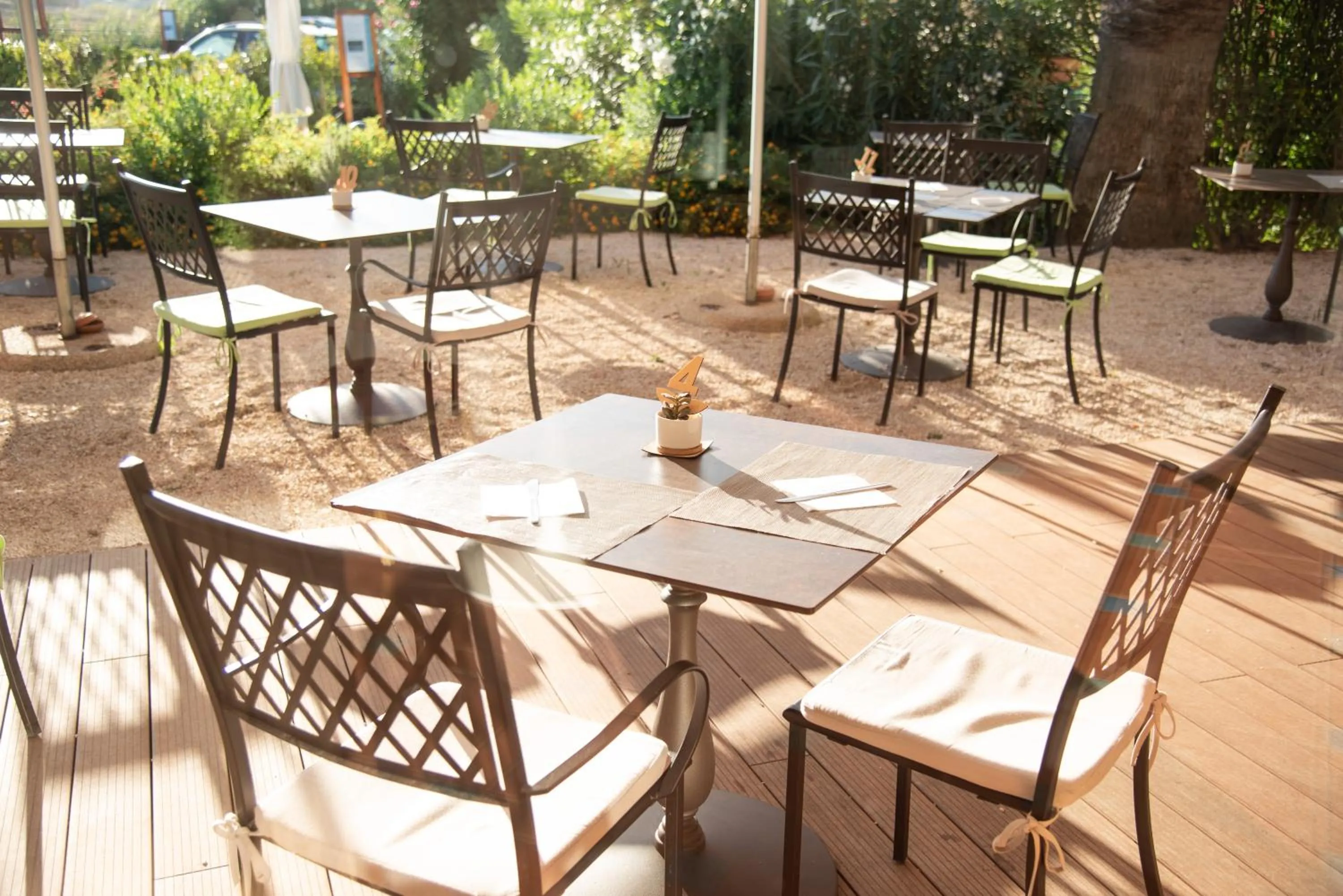 Restaurant/places to eat in Hotel Santa Gilla