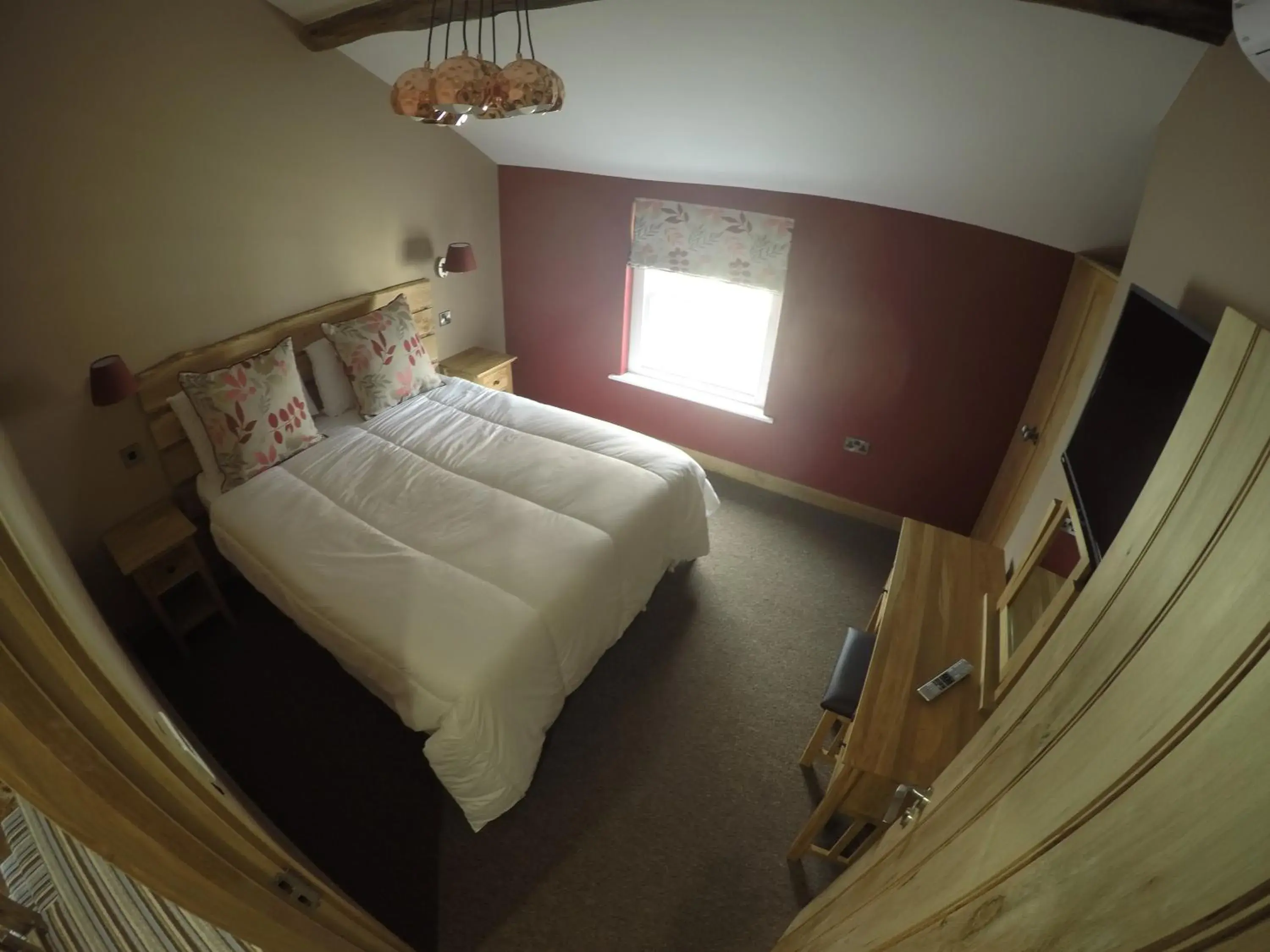 Double or Twin Room with Shared Bathroom - Moel Fenlli in The Feathers Double or Twin Room with Shared Bathroom - Moel Fenlli in The Feathers