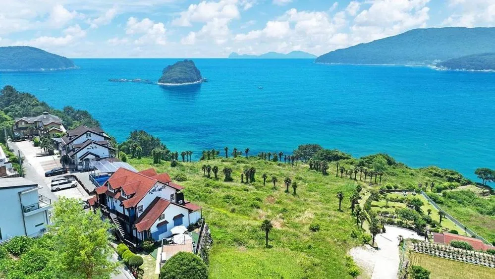 Property building in Geoje Sinbi Bada Pension