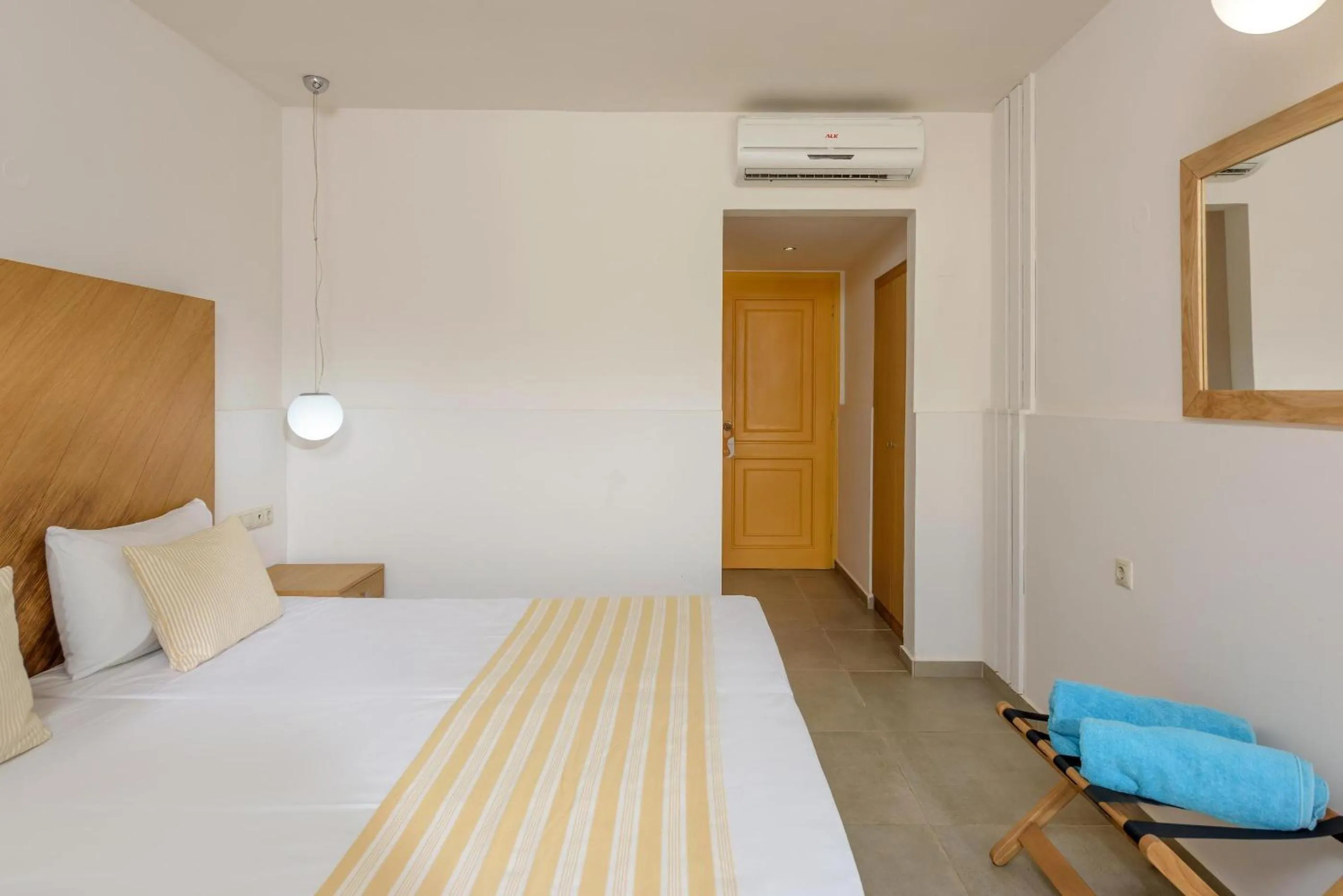 Photo of the whole room, Bed in Zeus Hotels Palm Beach