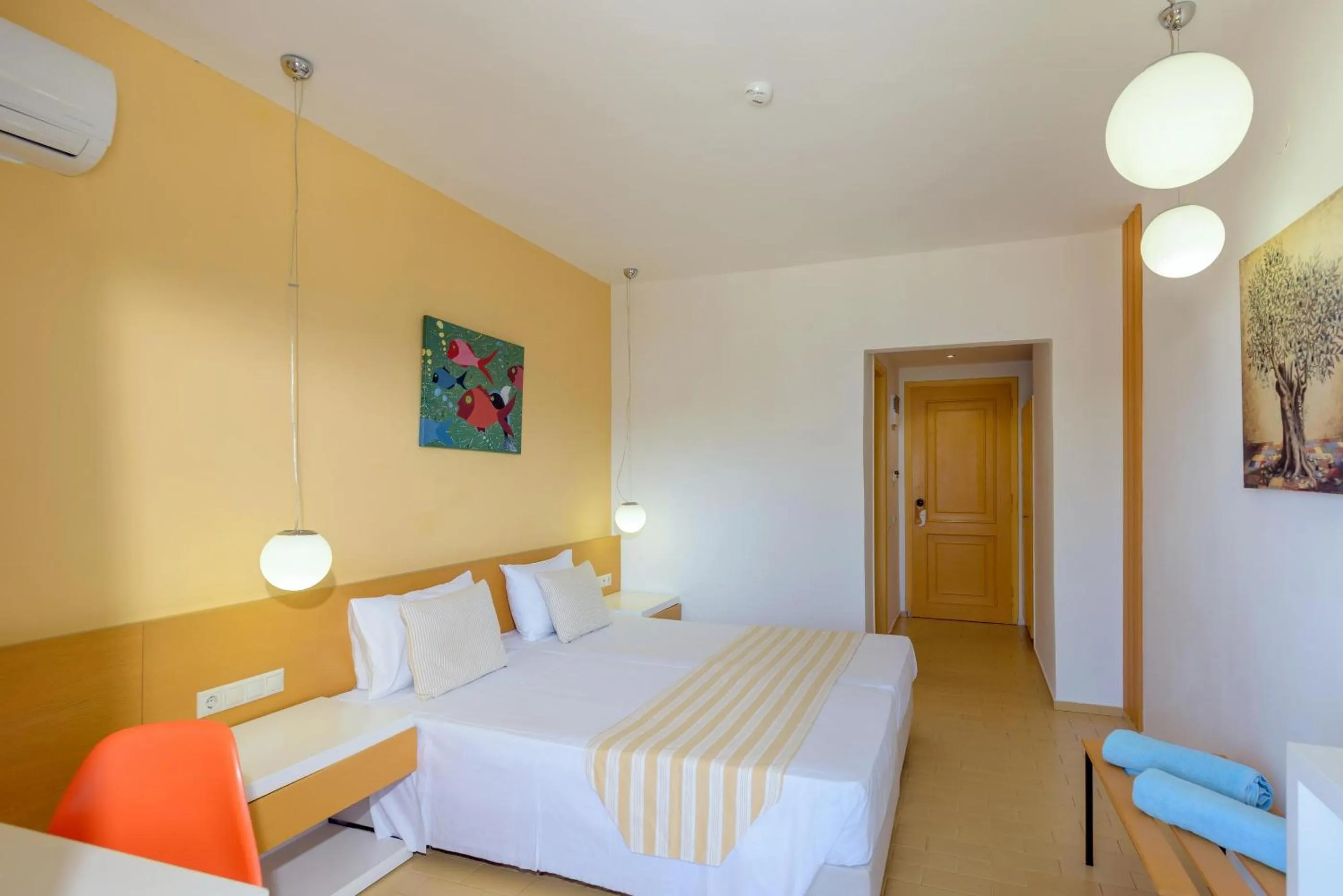 Photo of the whole room, Bed in Zeus Hotels Palm Beach