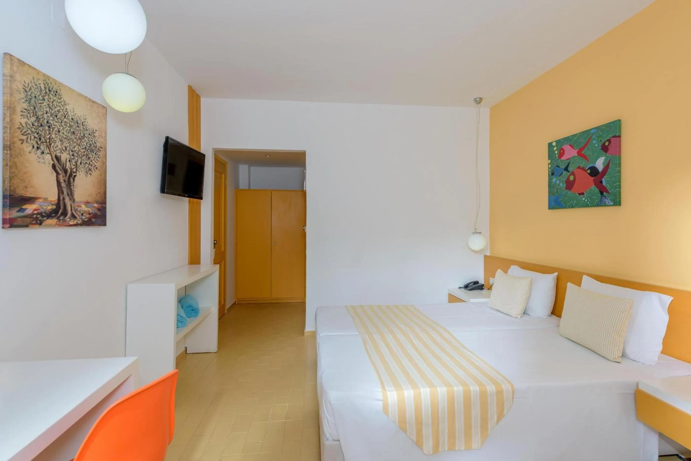 Photo of the whole room, Bed in Zeus Hotels Palm Beach