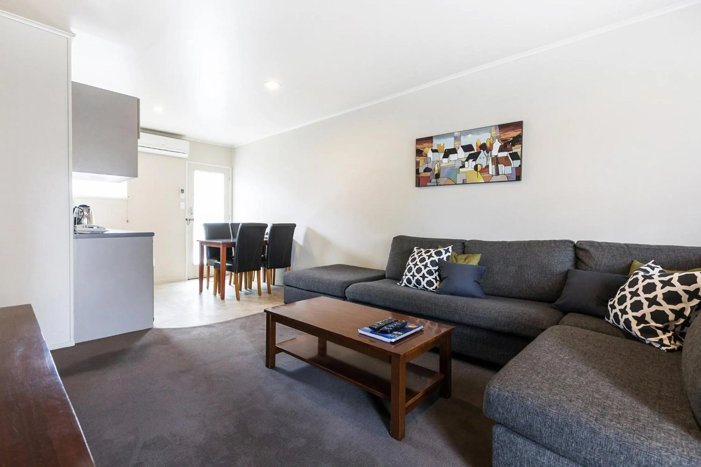 Colonial Court Motor Inn