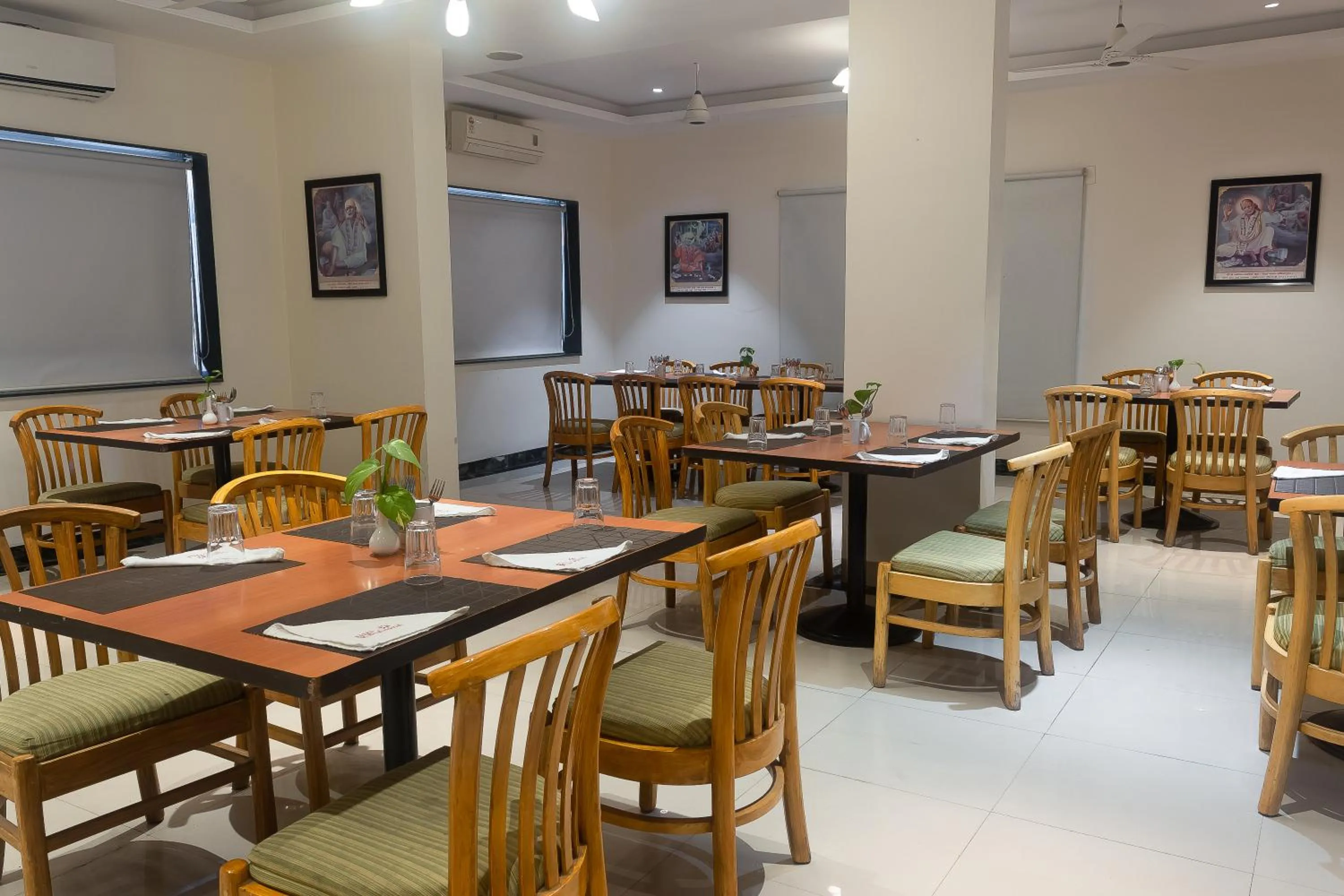 Restaurant/places to eat in HOTEL KB's Grand