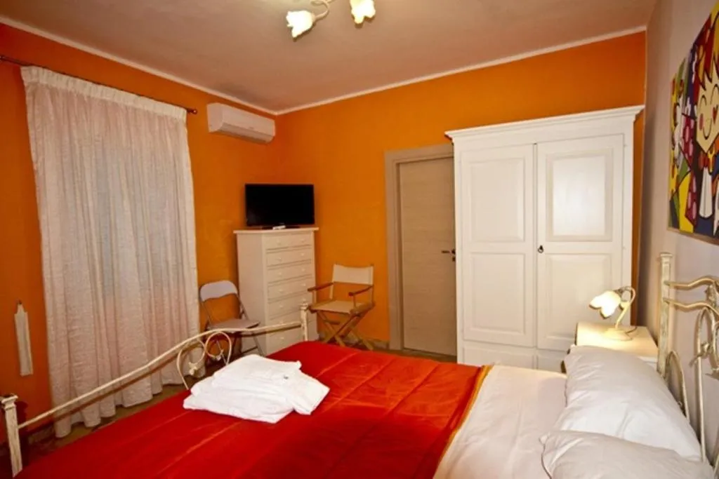 Photo of the whole room, Bed in La Marinella