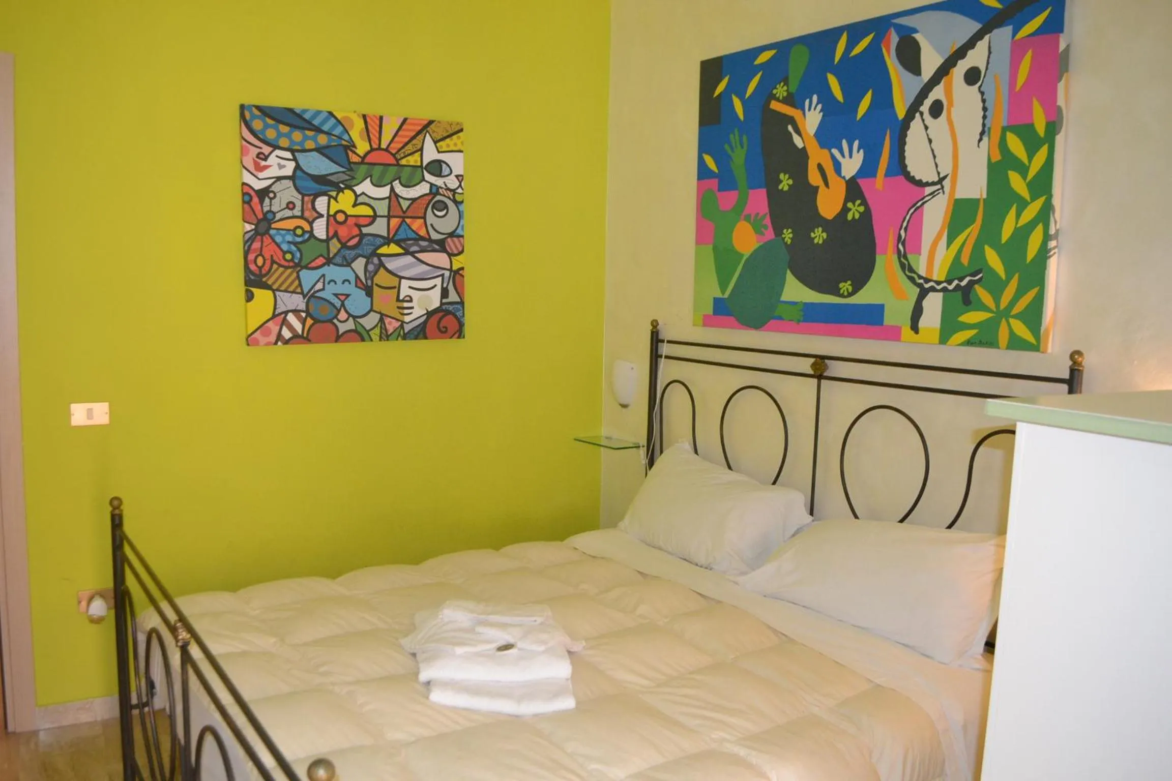 Photo of the whole room, Bed in La Marinella