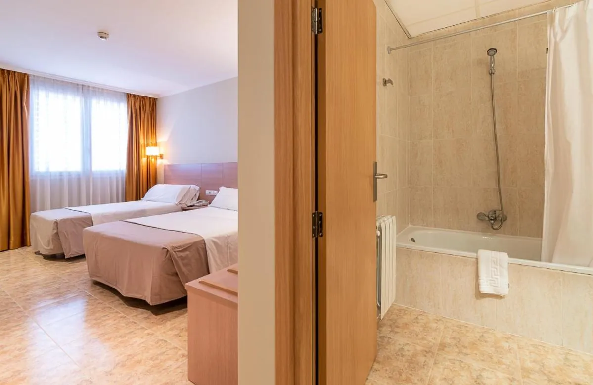 Bathroom, Bed in Hotel Alba