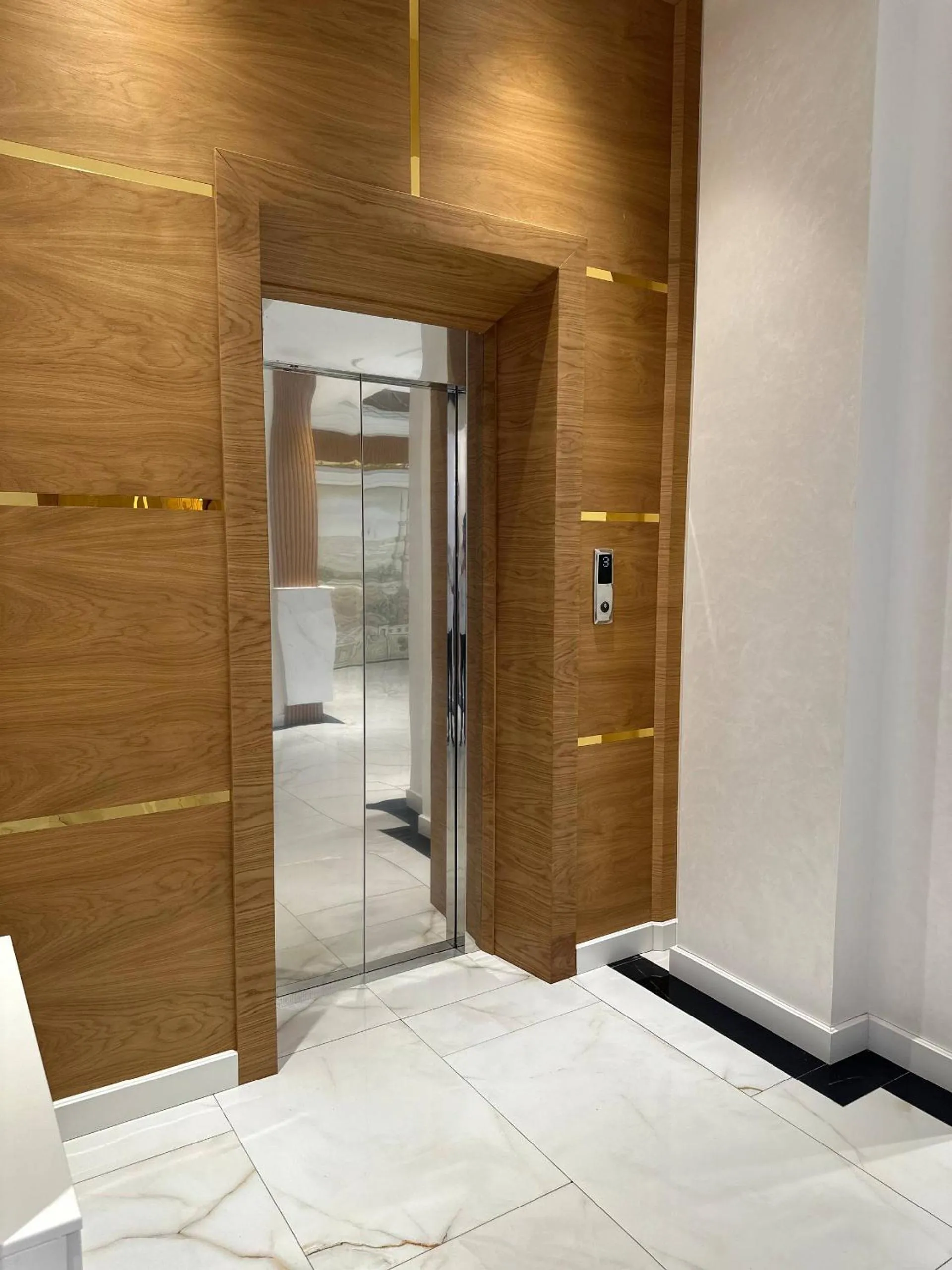 elevator in Nizamov Hotel